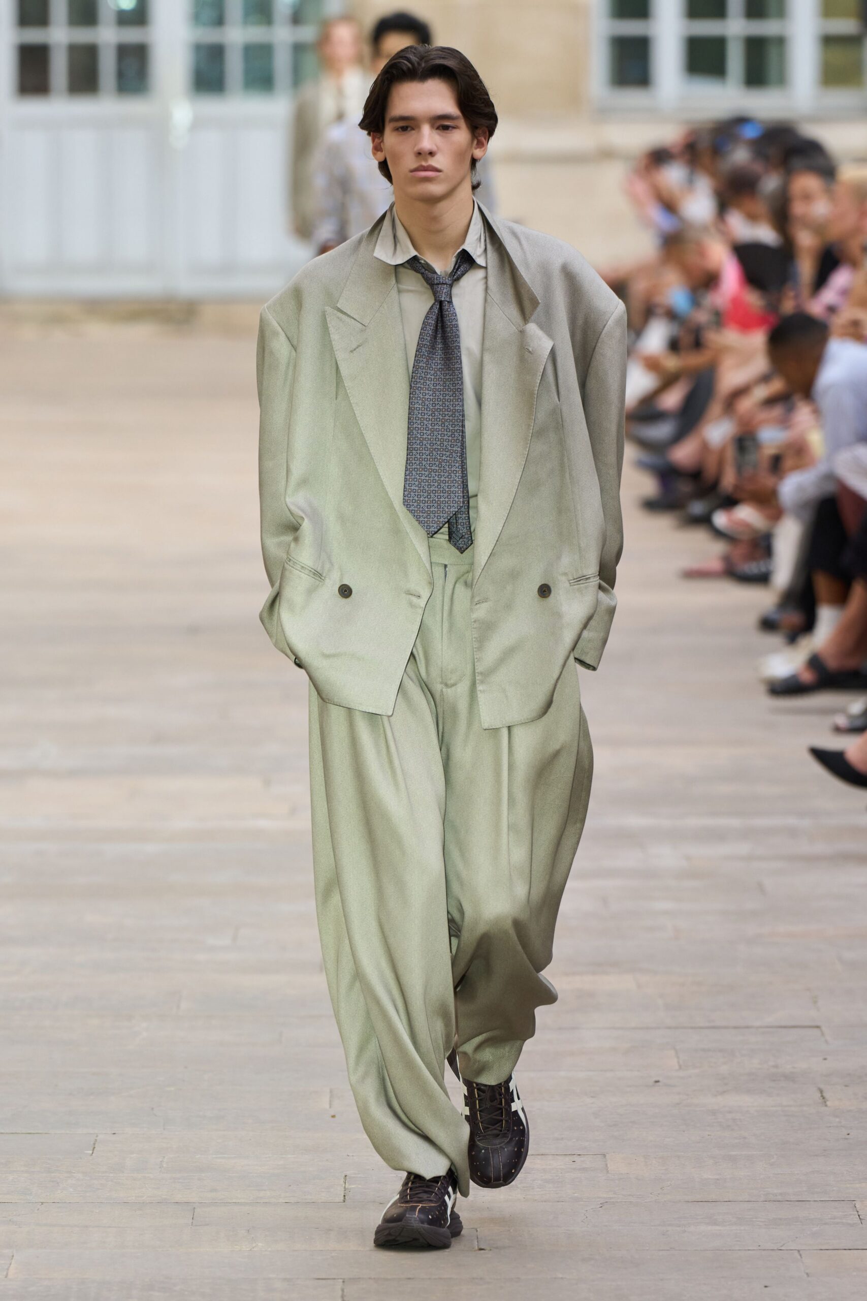 green cotton long-sleeve collared oversized buttoned suit
