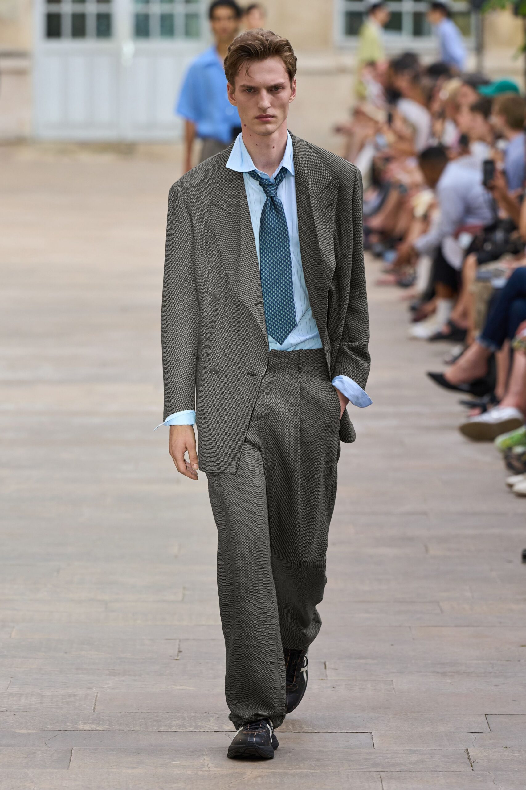 gray cotton long-sleeve collared tailored buttoned suit