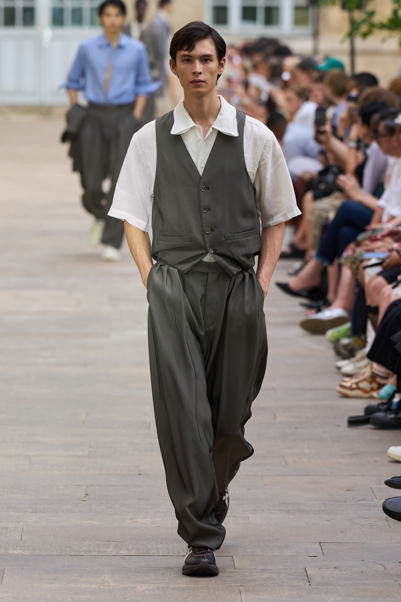 gray cotton relaxed pleated pants