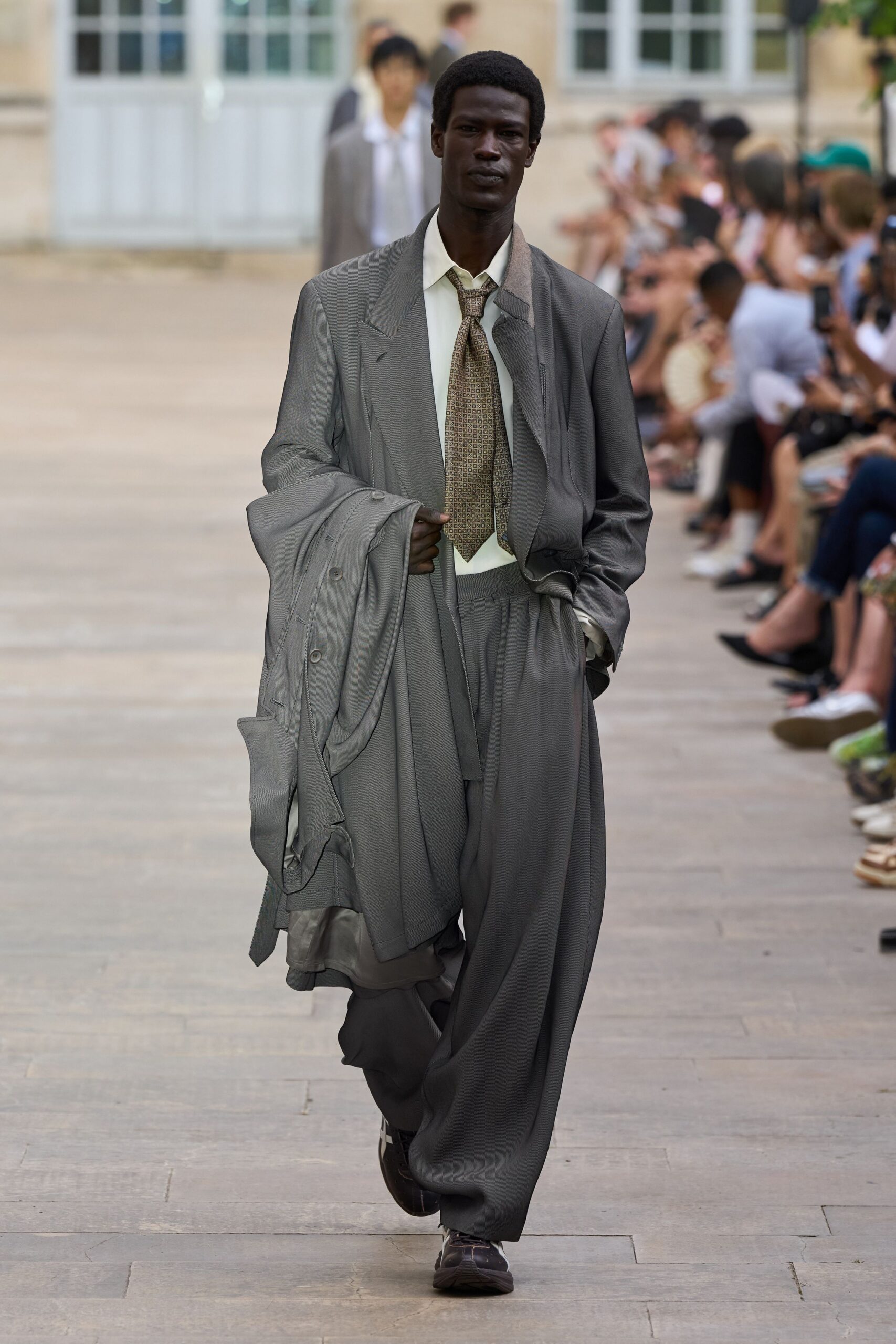 gray wool long-sleeve collared relaxed buttoned suit
