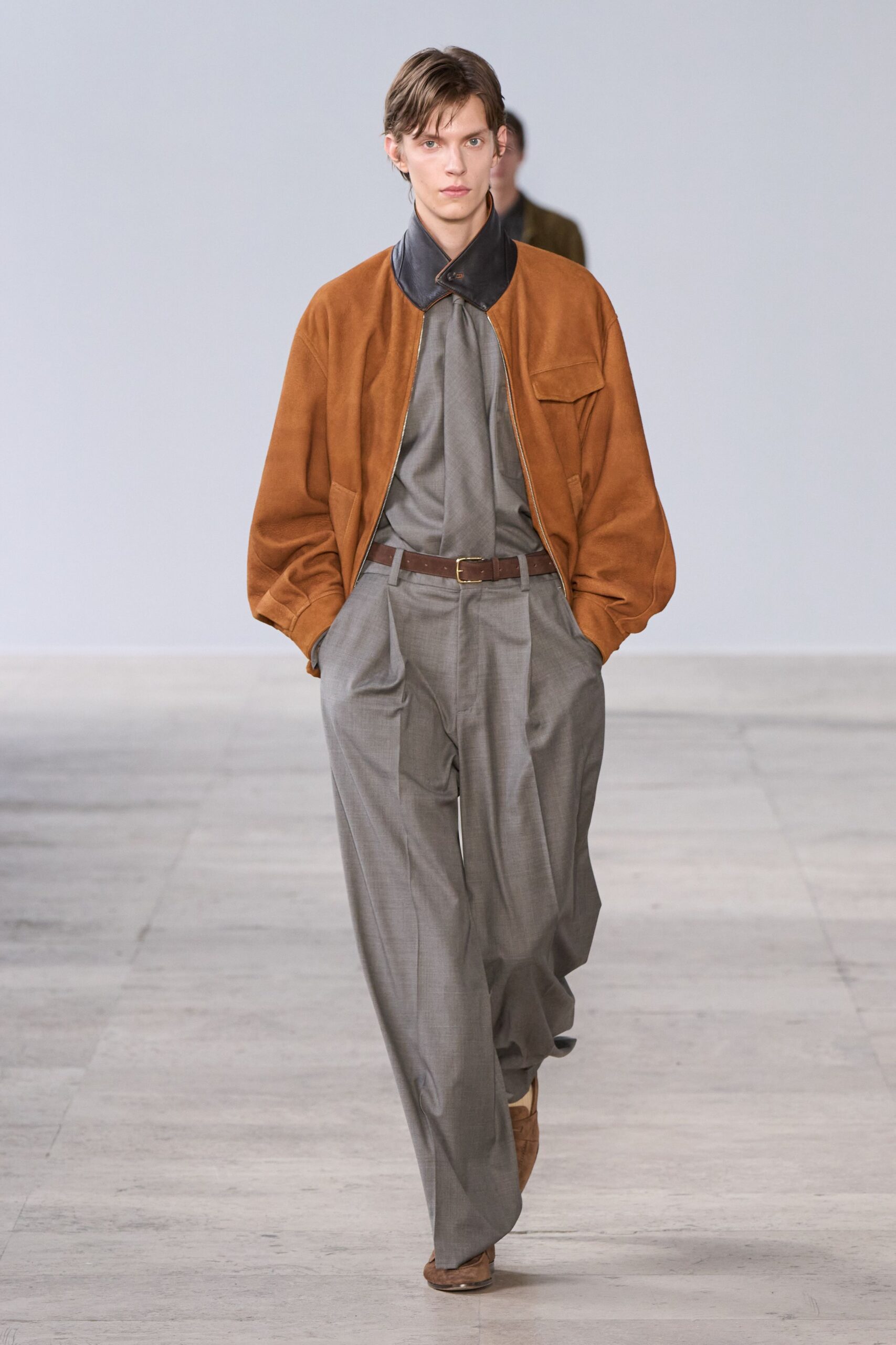 gray cotton long-sleeve collared fitted shirt