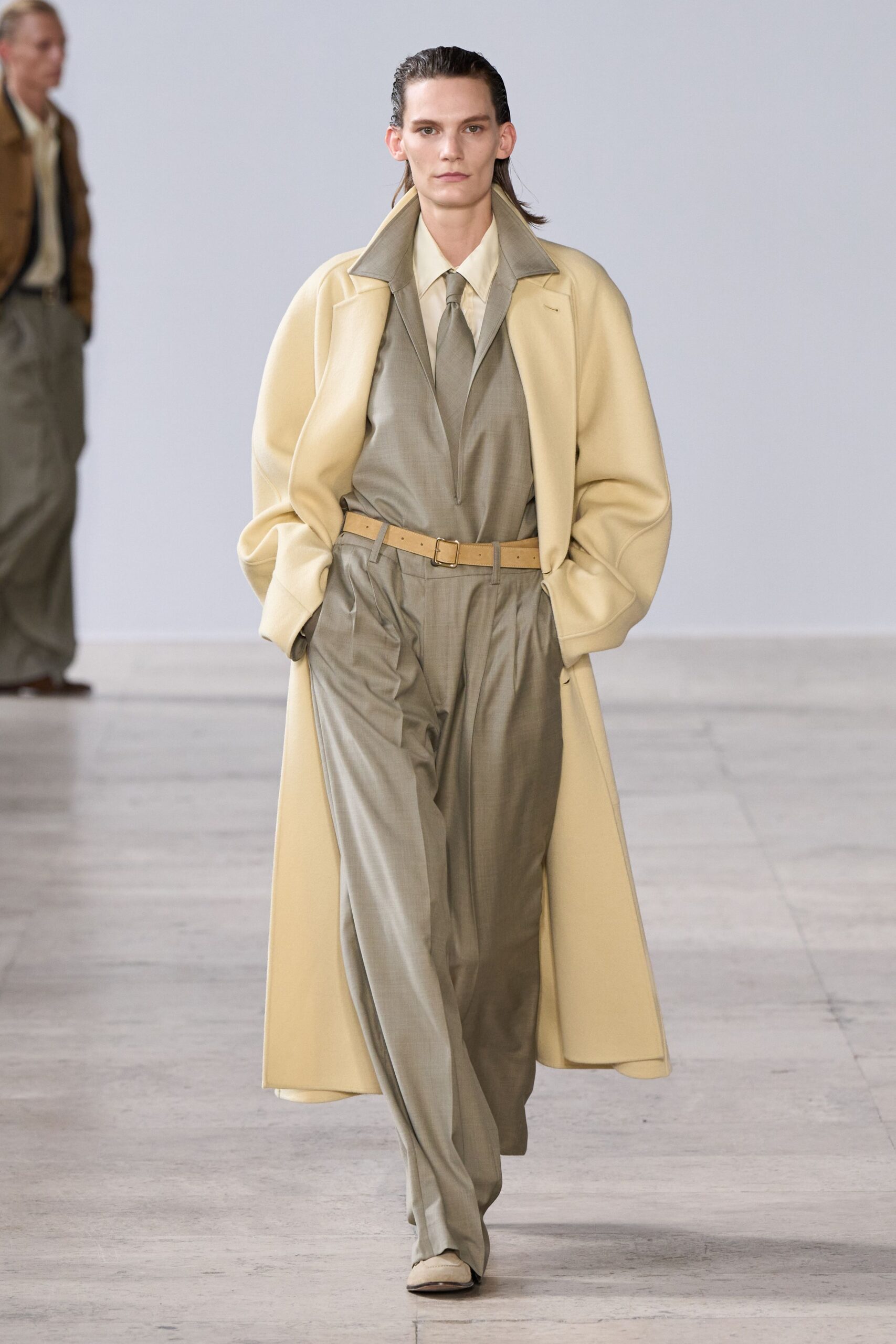 gray cotton long-sleeve collared tailored buttoned suit