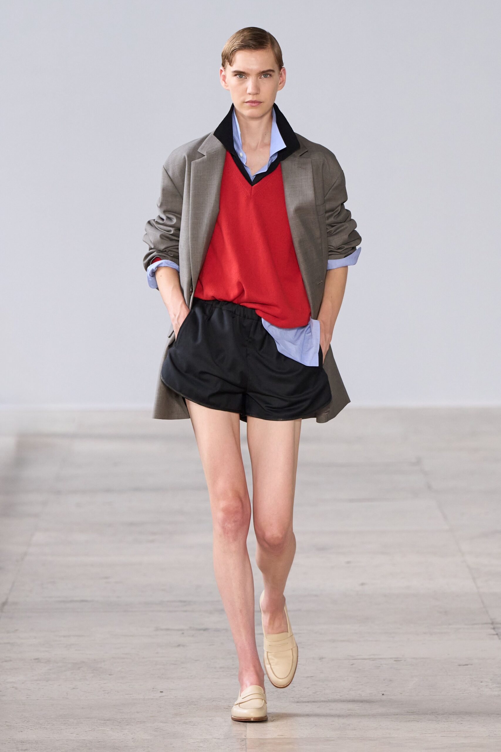 gray cotton long-sleeve collared structured buttoned blazer