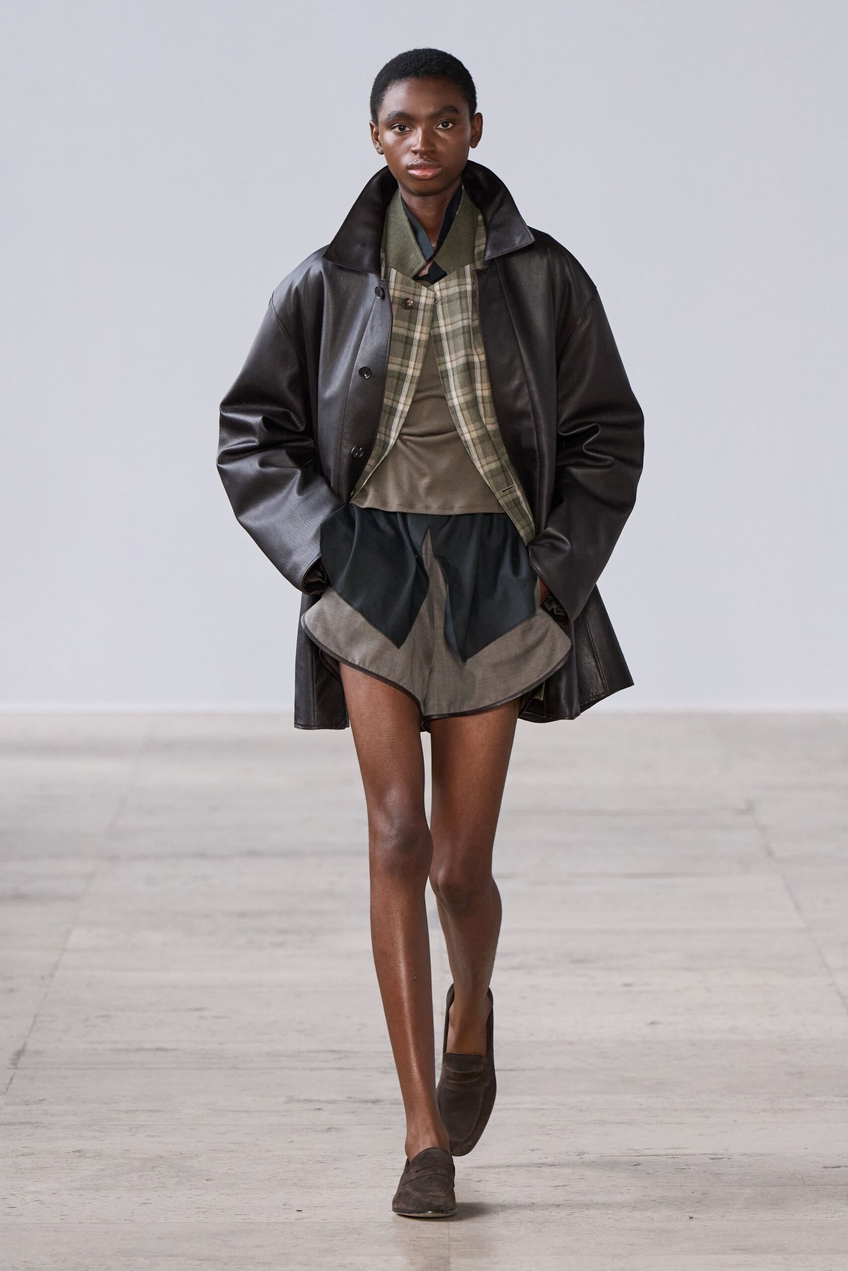 black leather long-sleeve collared relaxed coat