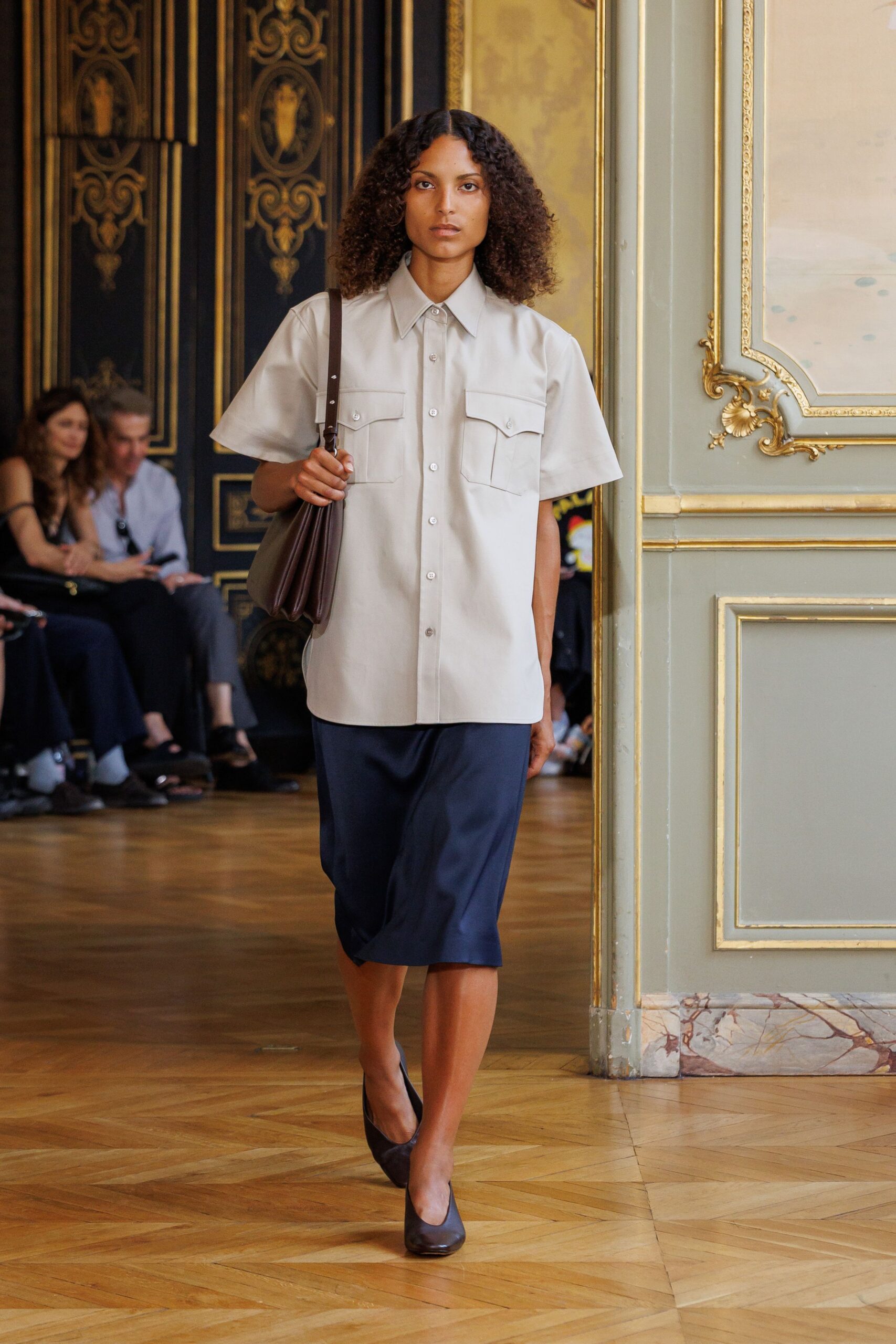 beige cotton short-sleeve collared relaxed buttoned shirt