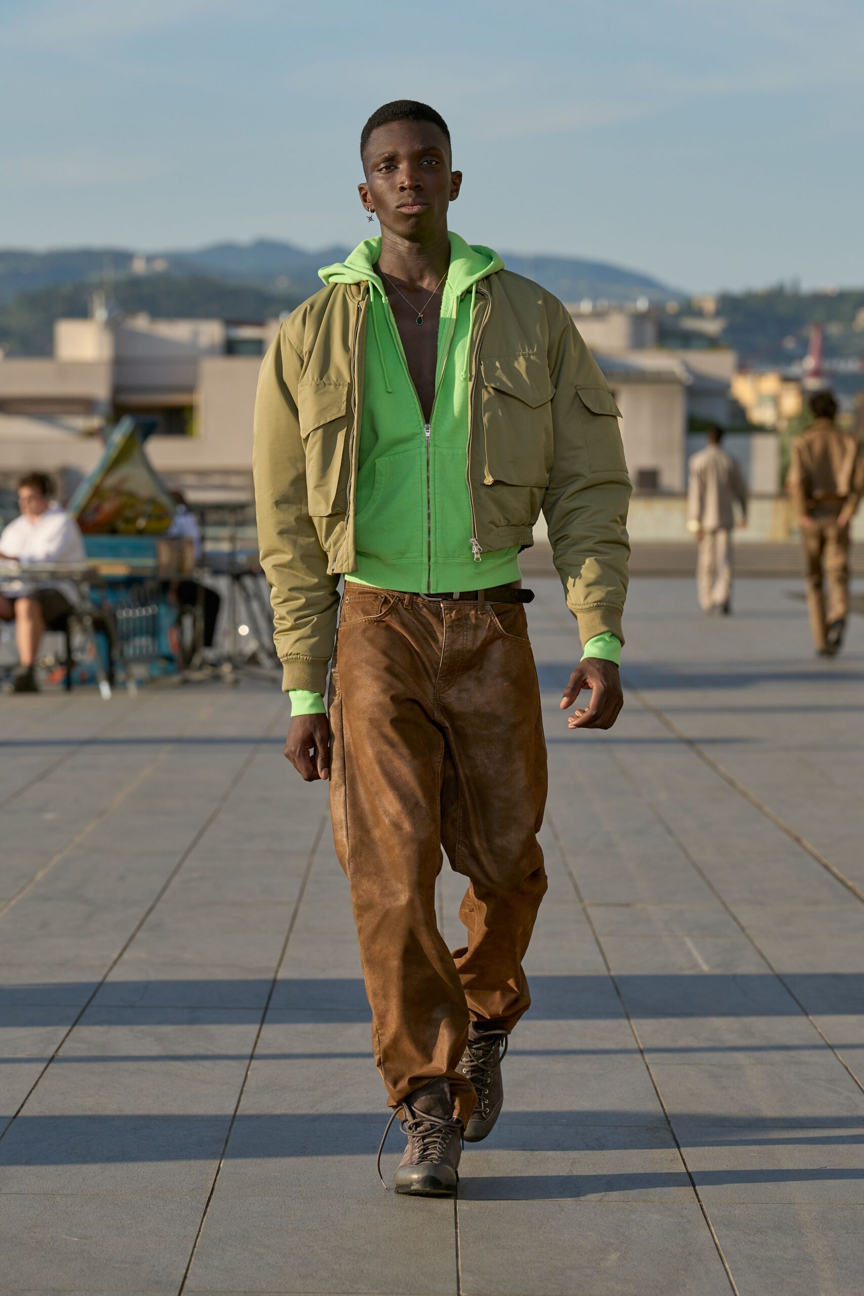 green cotton long-sleeve collared fitted jacket