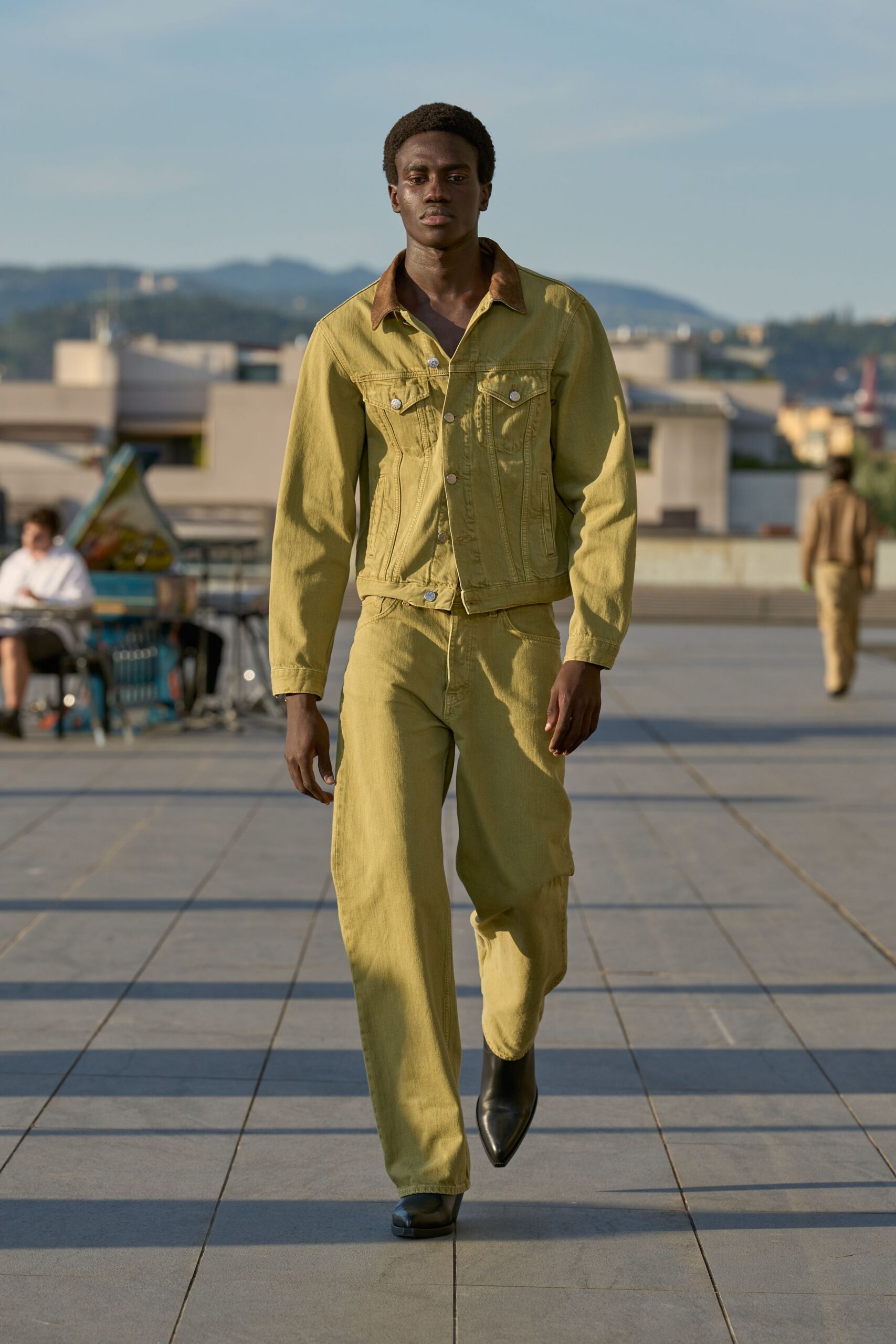 yellow cotton long-sleeve collared fitted buttoned jacket