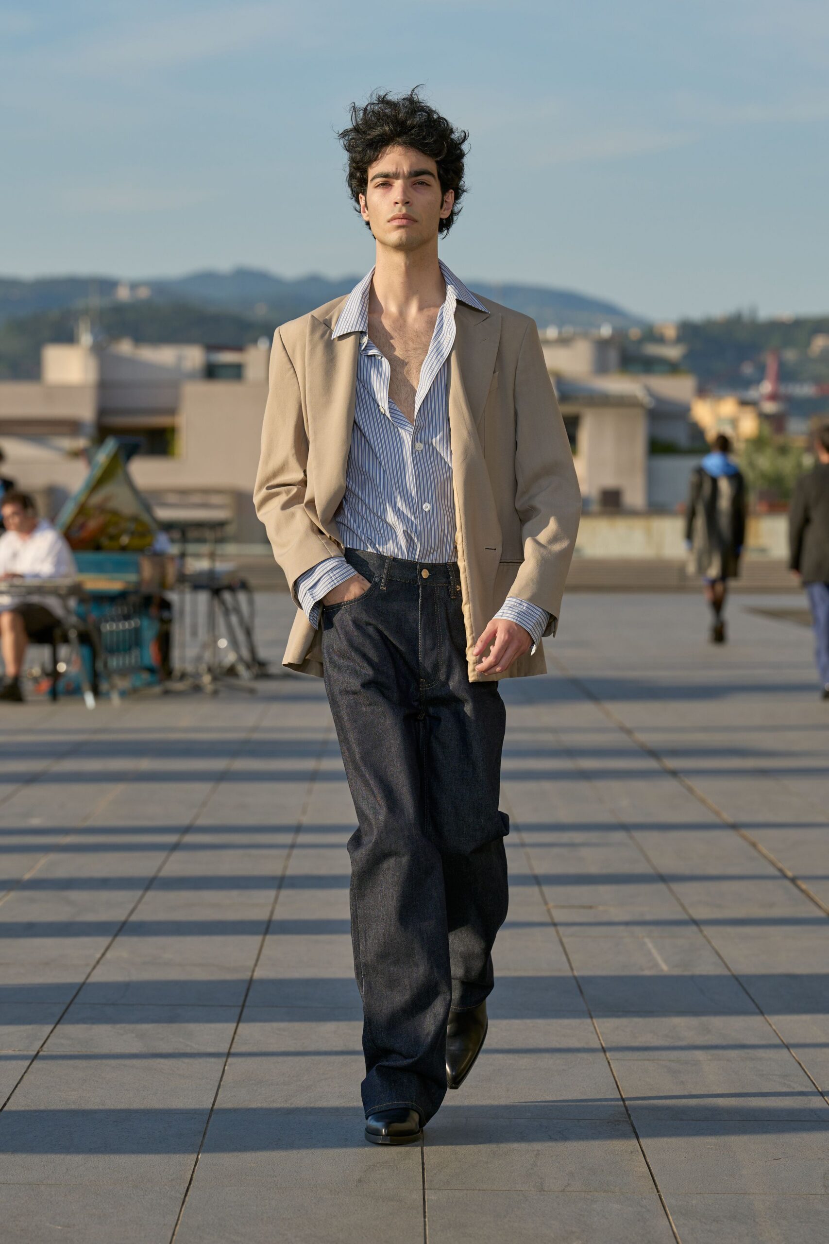 blue cotton long-sleeve collared fitted shirt