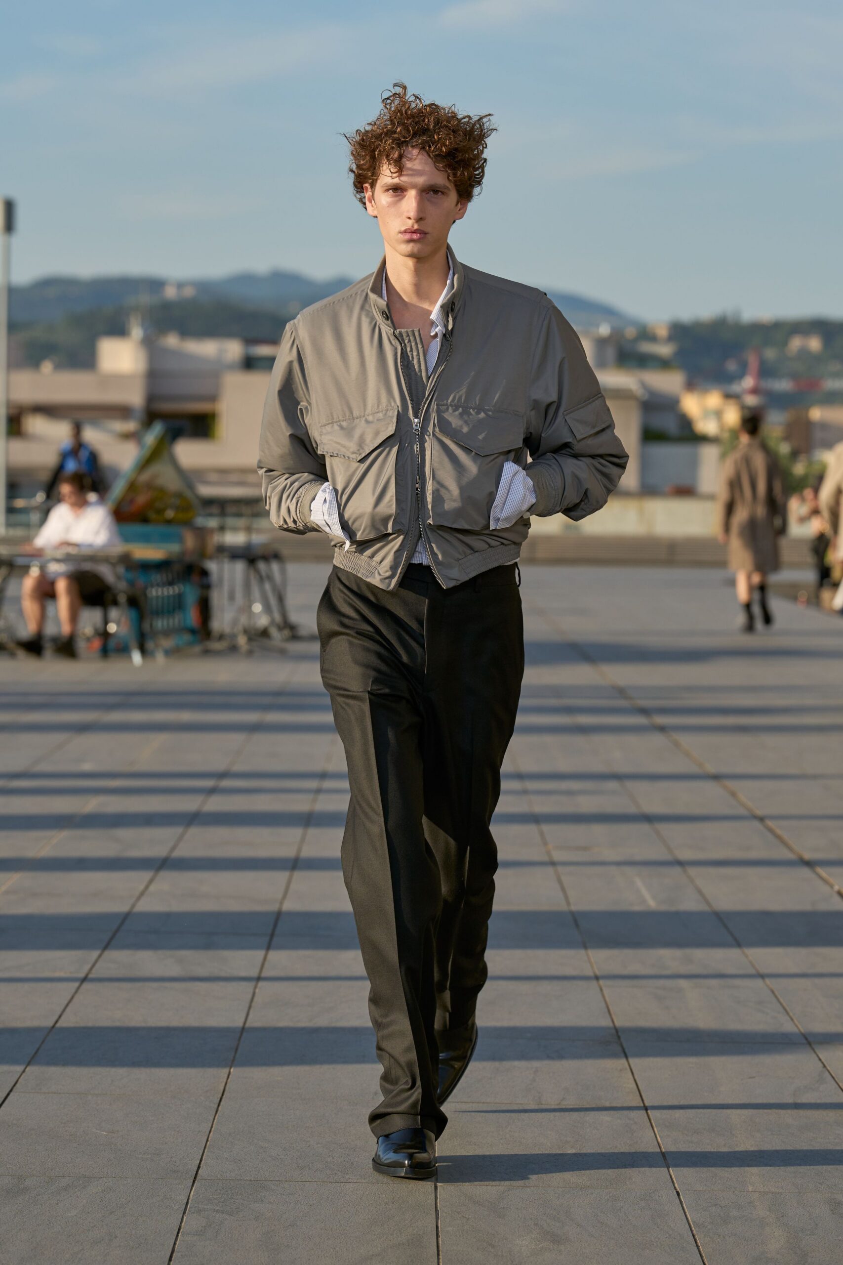 gray cotton long-sleeve collared fitted zippered jacket