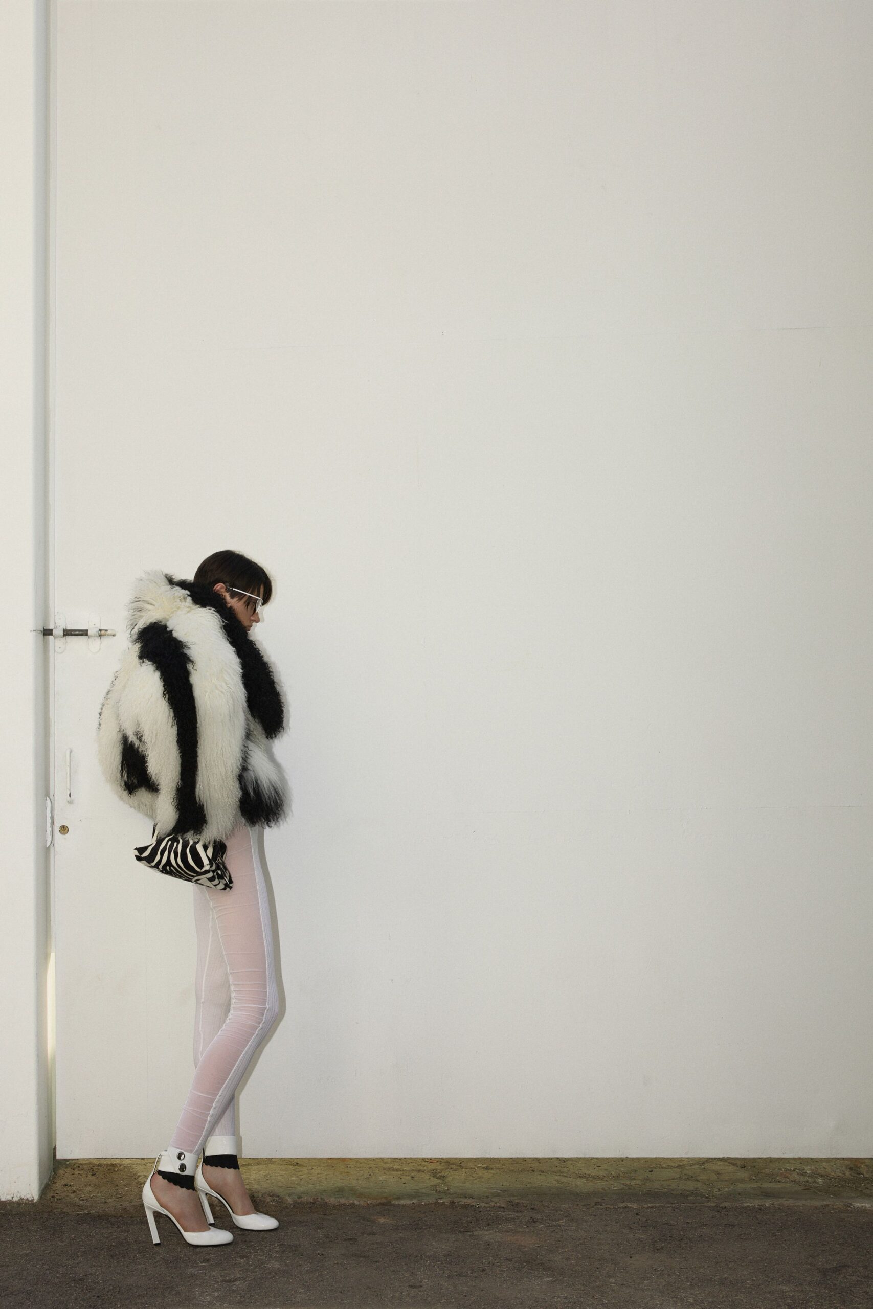 white cotton fitted zippered pants