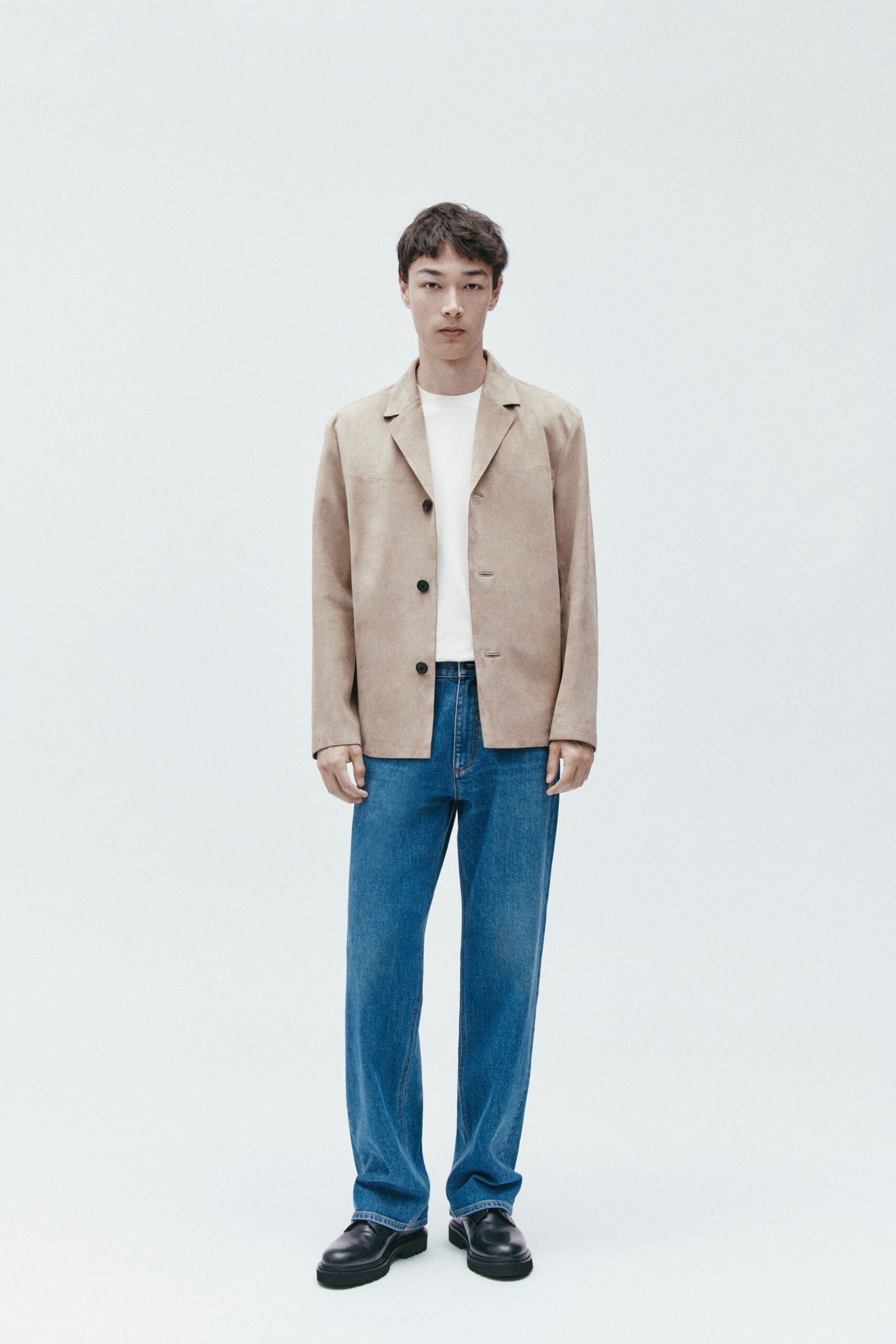 beige suede jacket with jeans