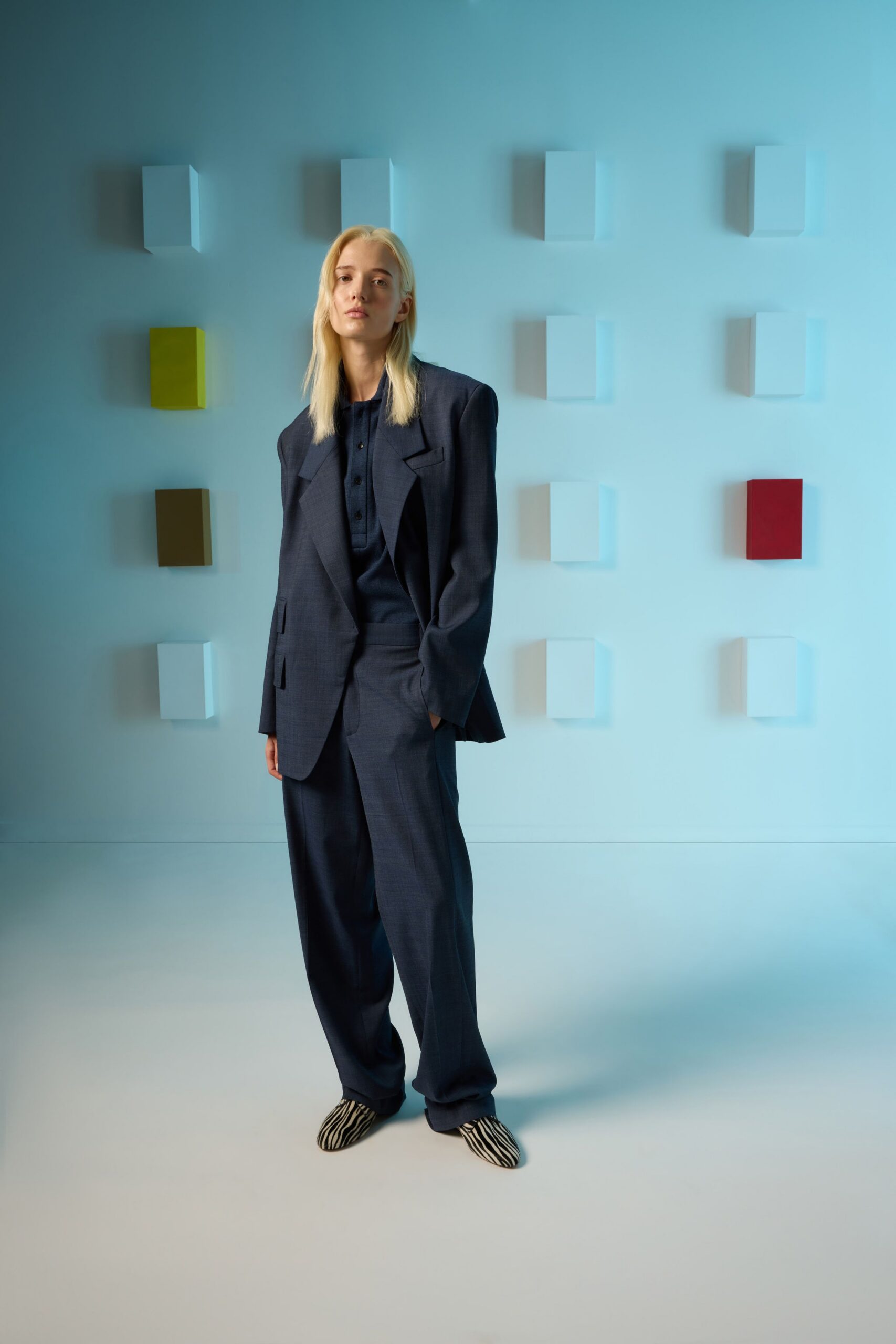 blue cotton long-sleeve collared relaxed buttoned straight-leg suit