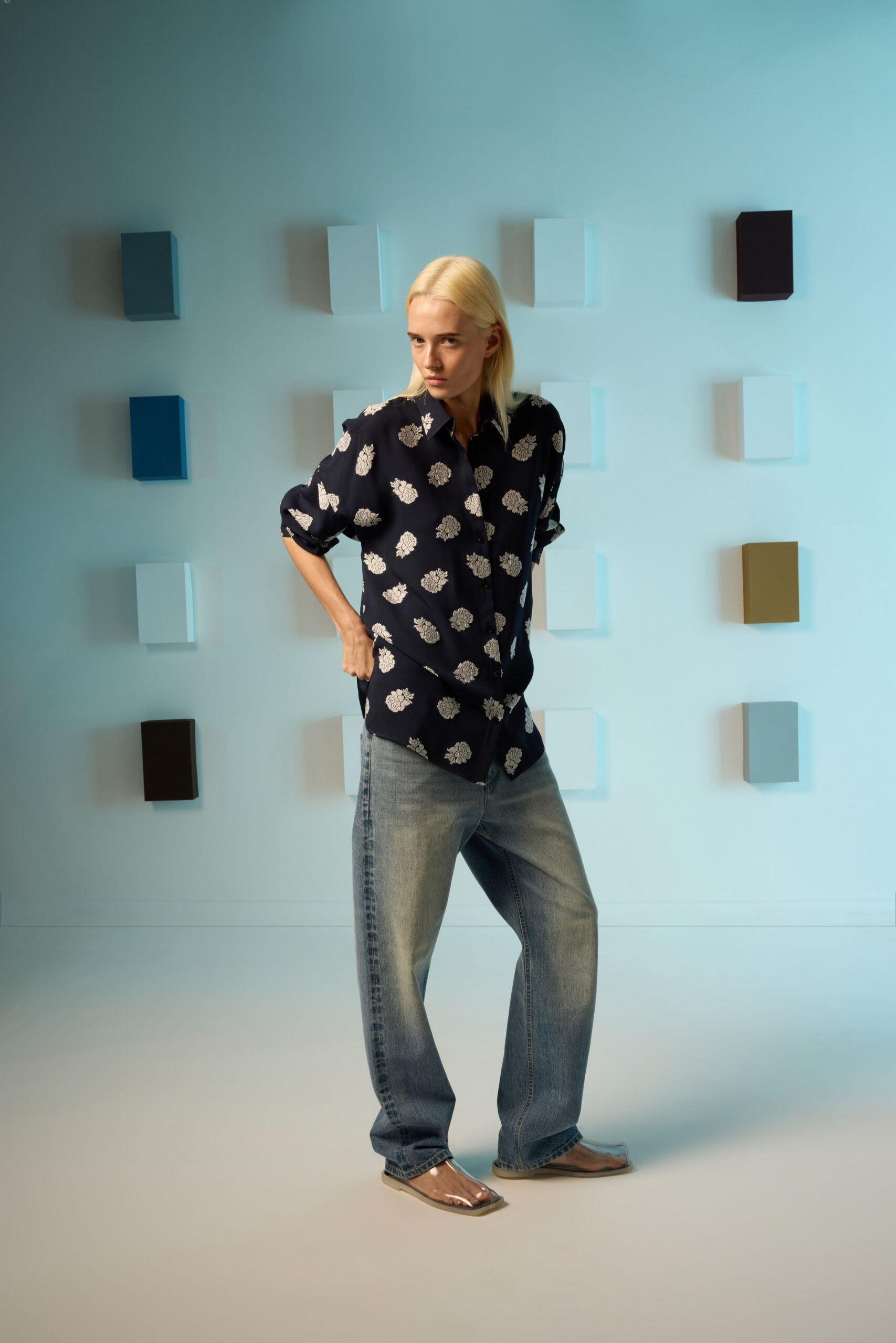 black cotton long-sleeve collared relaxed printed shirt