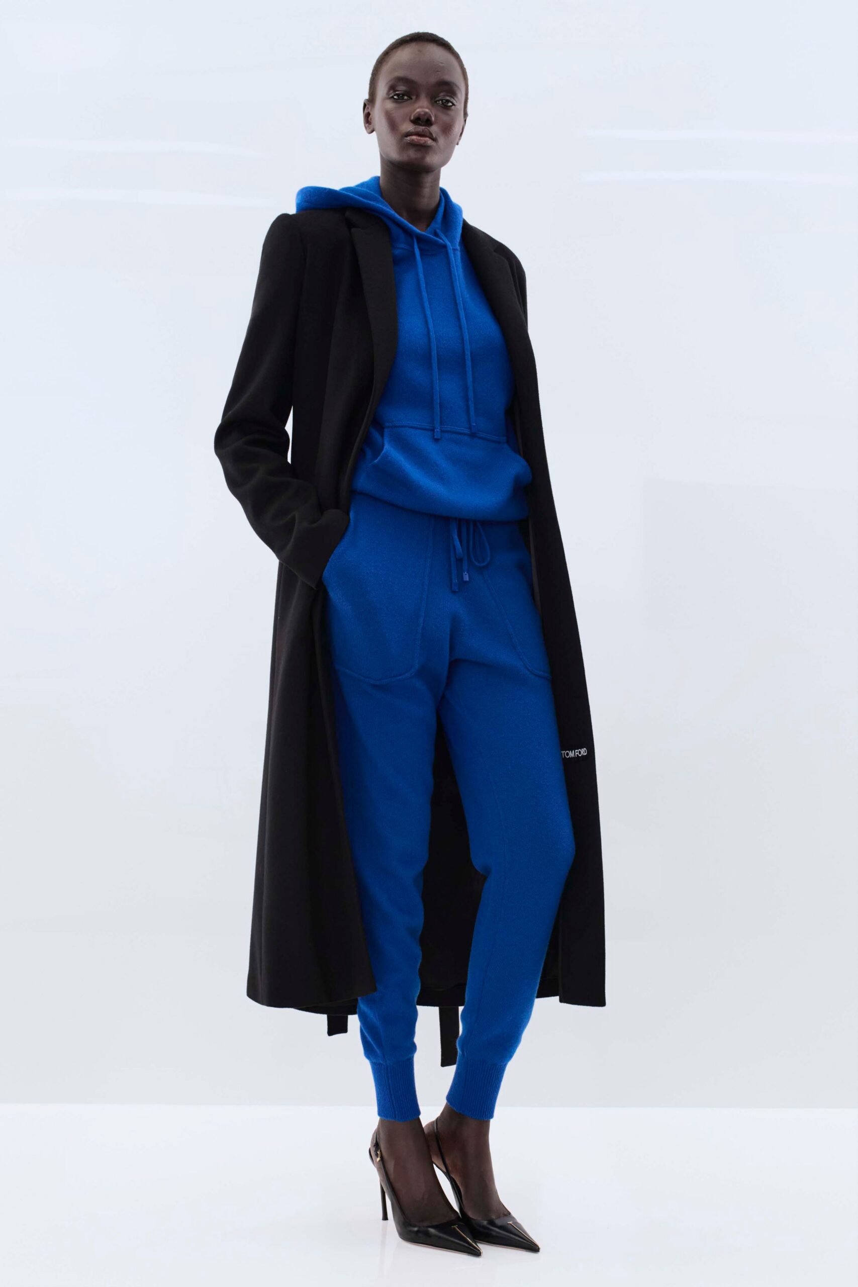 black wool long-sleeve collared relaxed buttoned coat