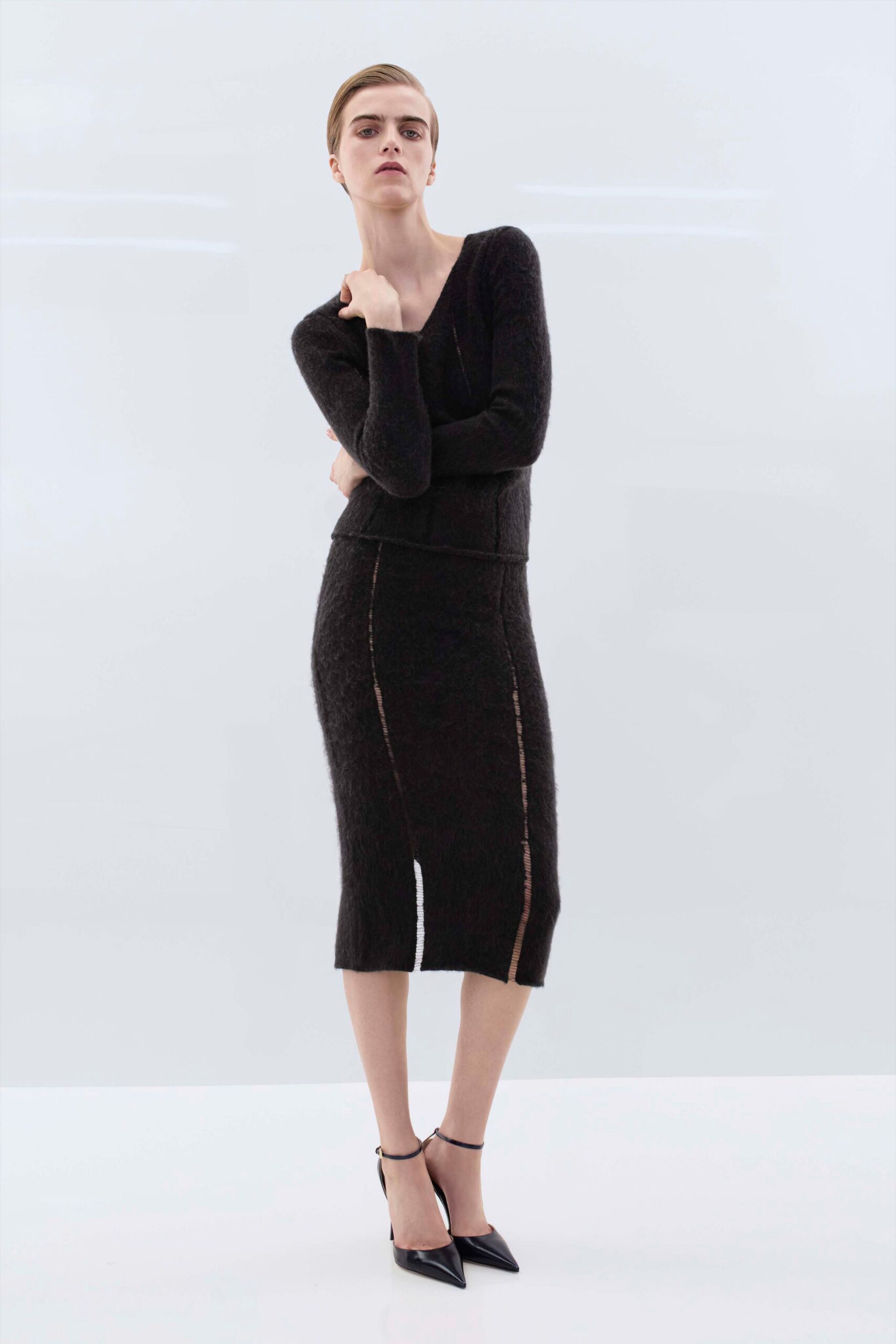 black wool long-sleeve v-neck fitted ribbed top