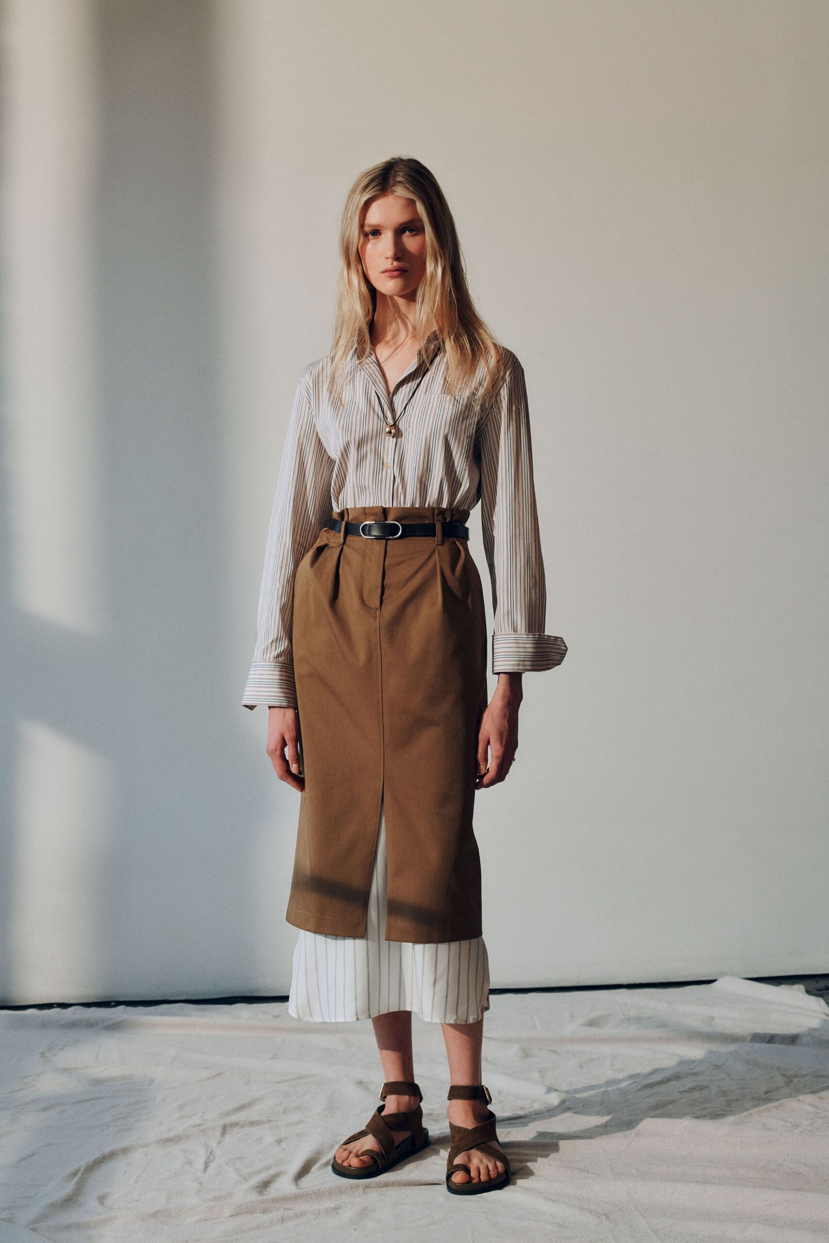 brown cotton slit fitted high-waisted skirt