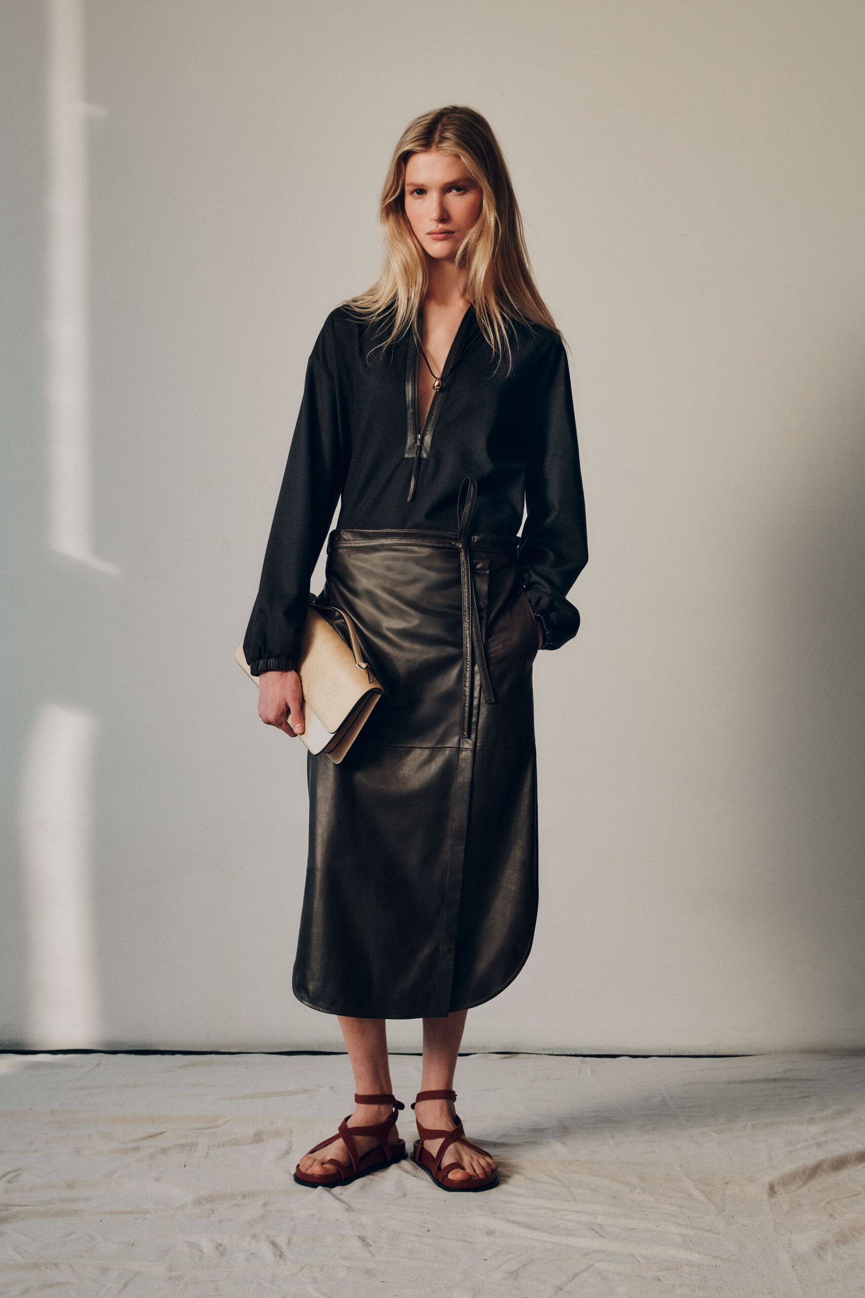black leather fitted high-waisted zippered midi skirt