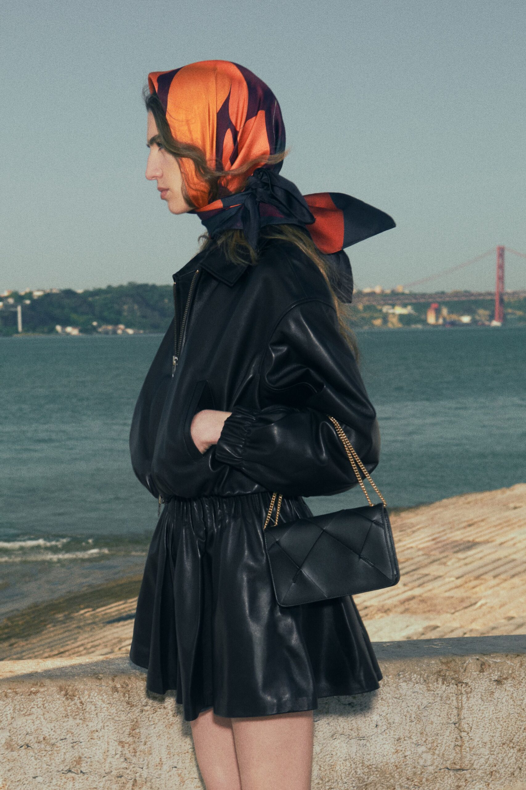 black leather fitted pleated short skirt