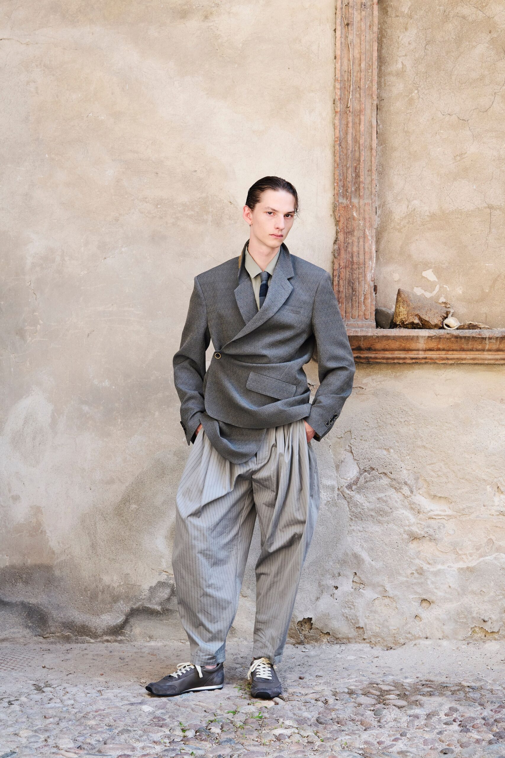 gray wool long-sleeve collared structured buttoned blazer
