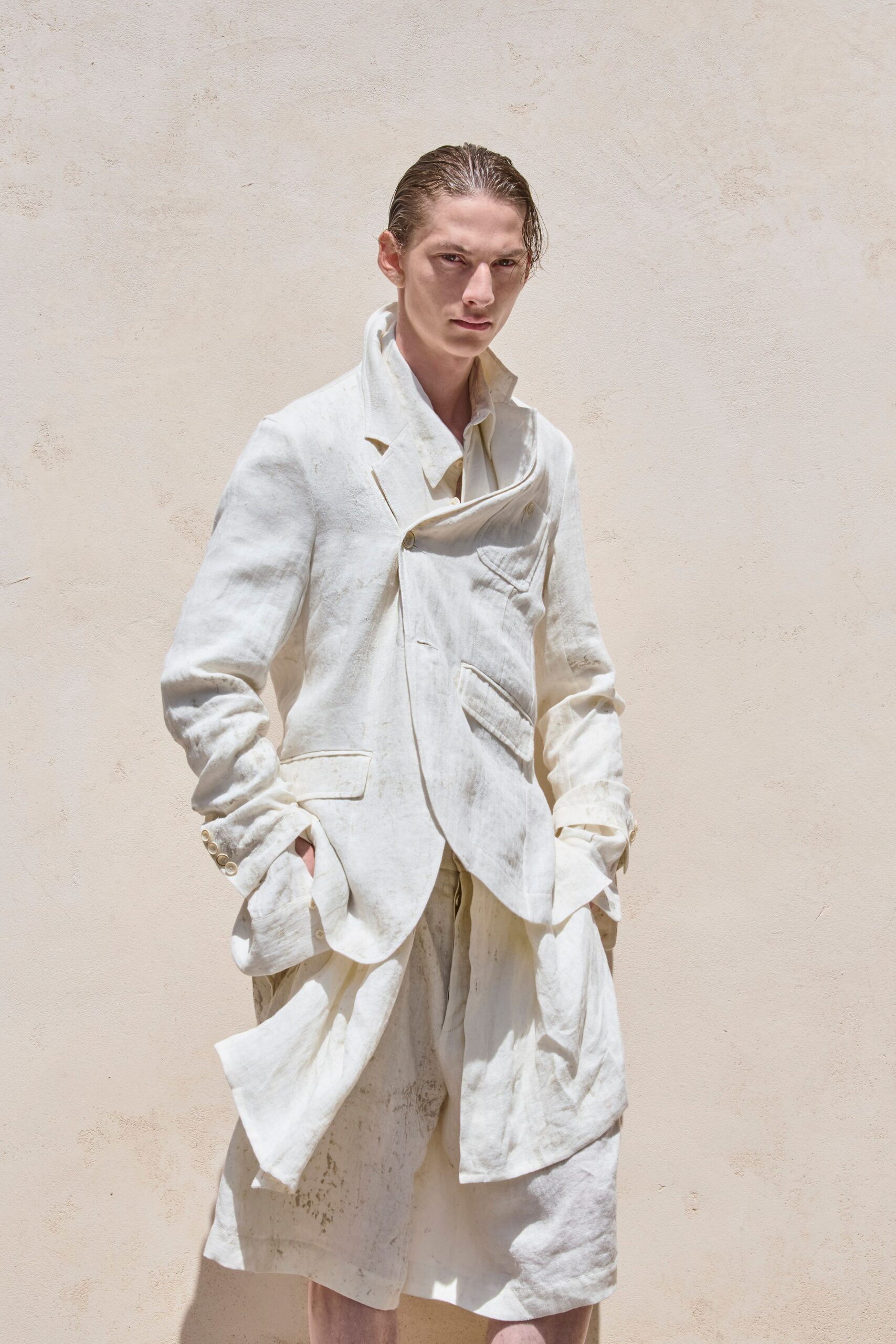 white linen long-sleeve collared relaxed buttoned blazer