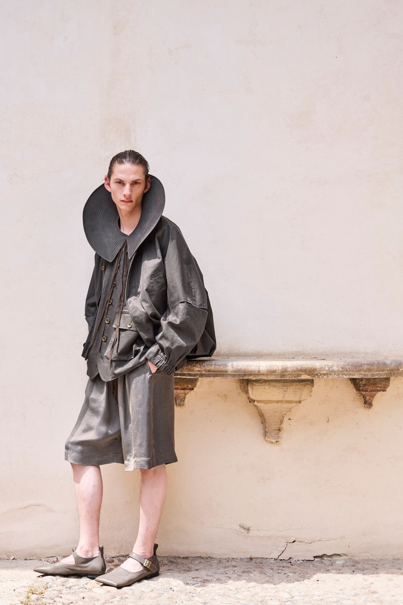 gray cotton long-sleeve collared oversized buttoned jacket