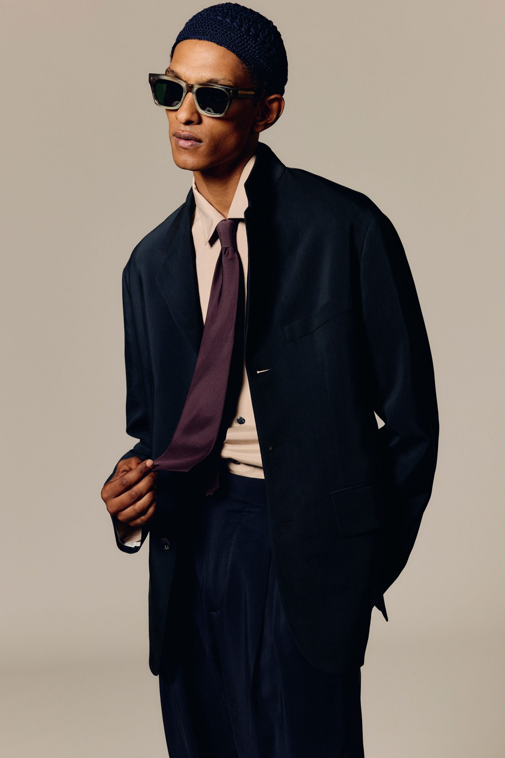 black blazer beige shirt maroon tie