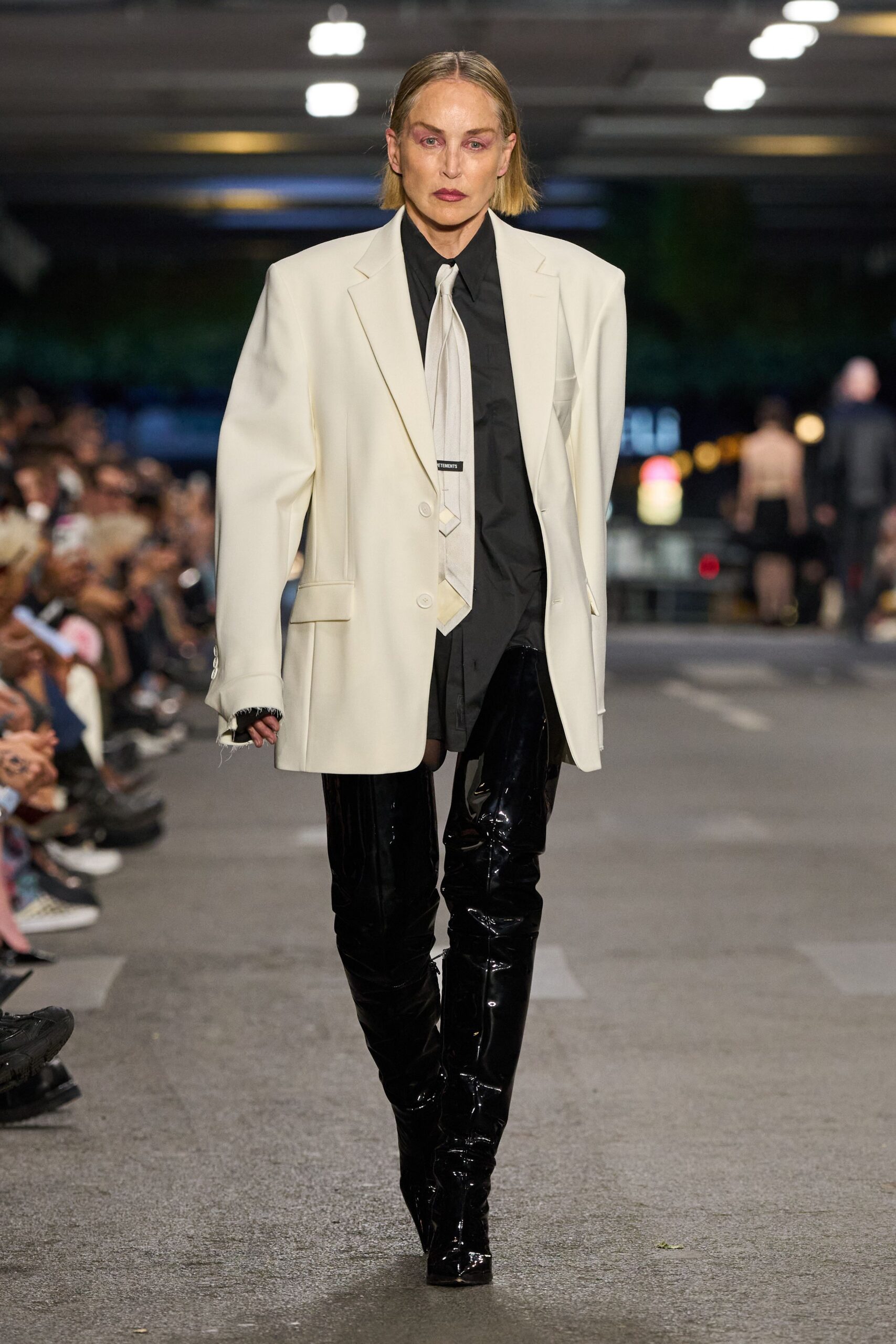 oversized white blazer with black shirt