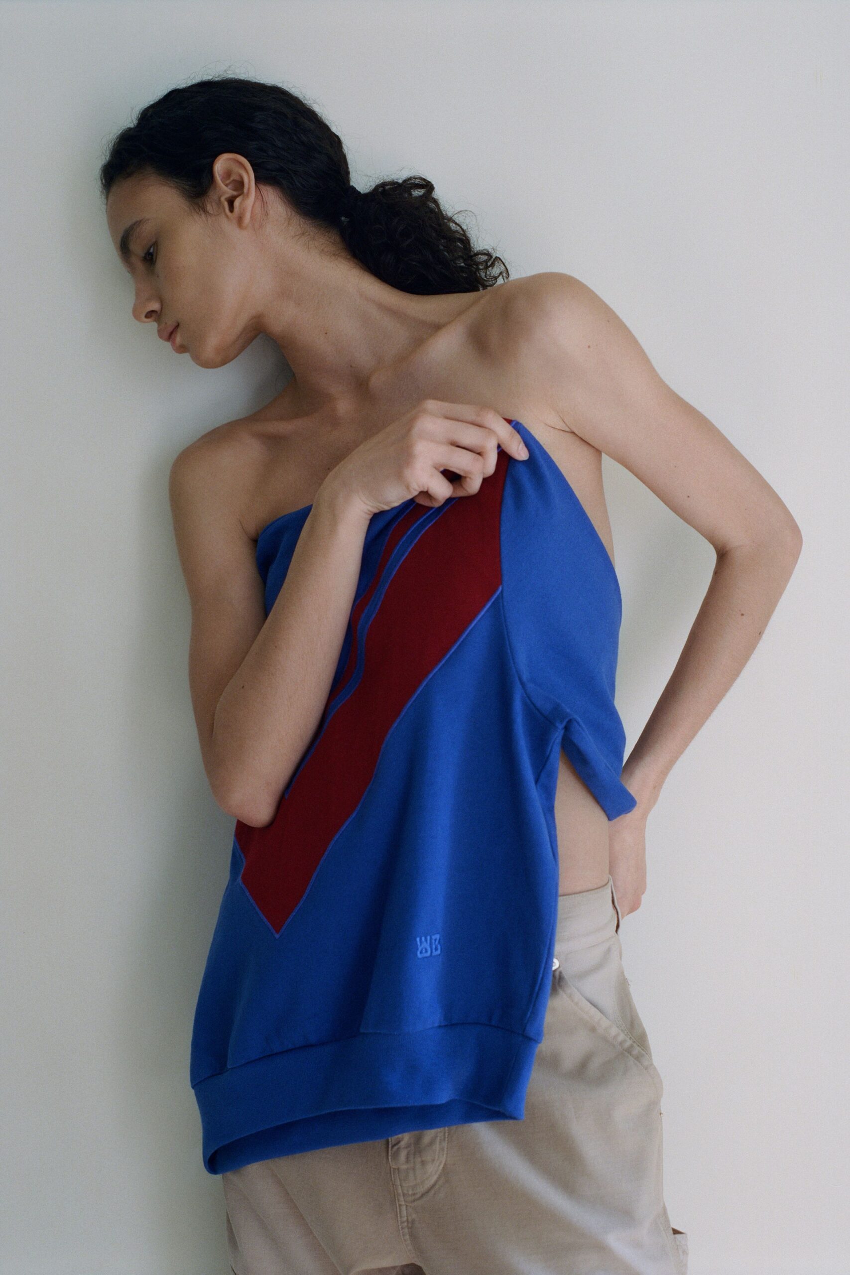 blue color-blocked sleeveless top and beige pants