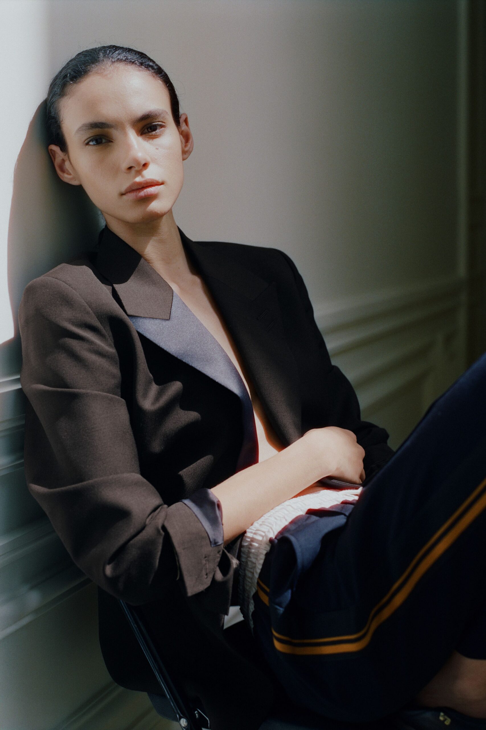 black cotton long-sleeve collared tailored buttoned blazer