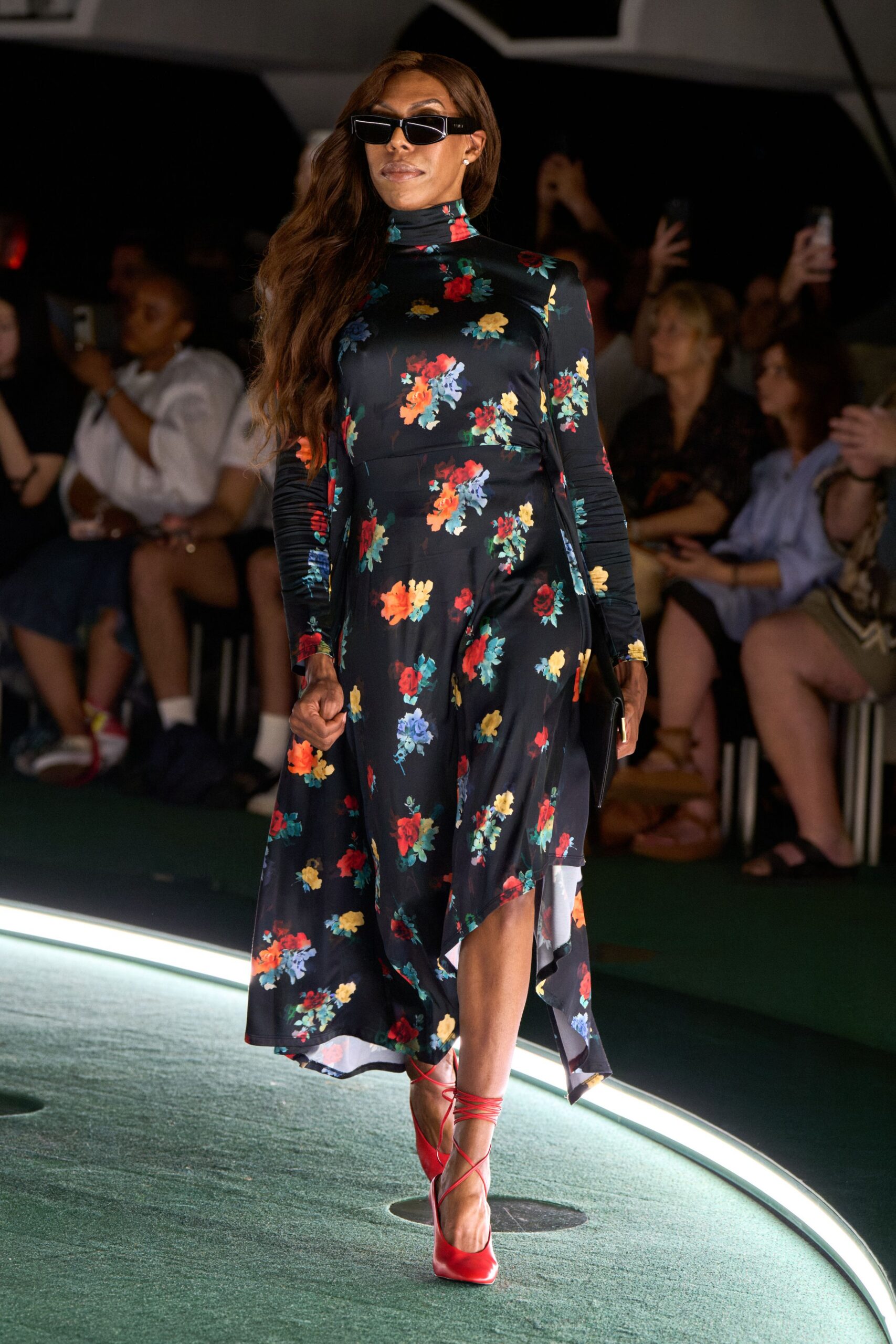 black floral midi dress with red shoes