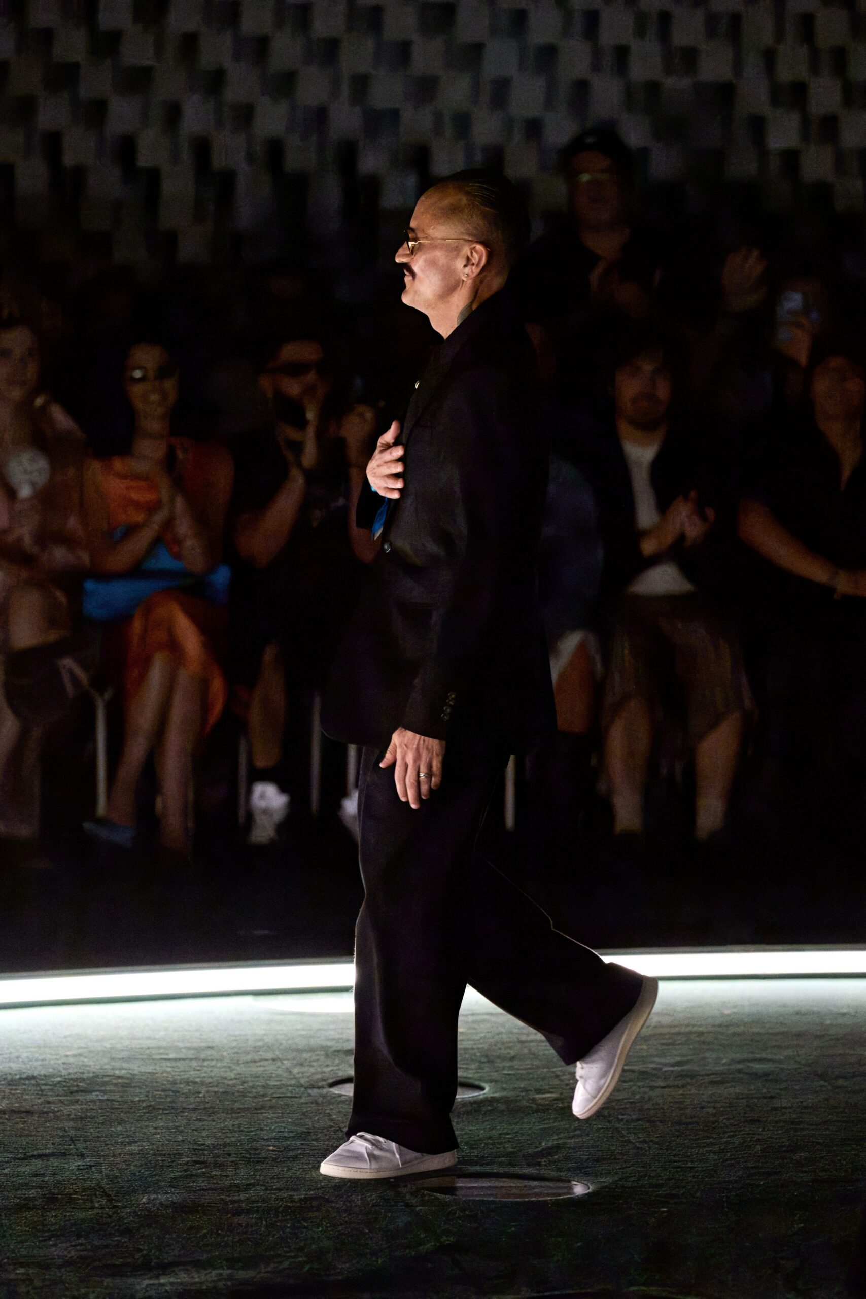 black cotton long-sleeve collared tailored suit