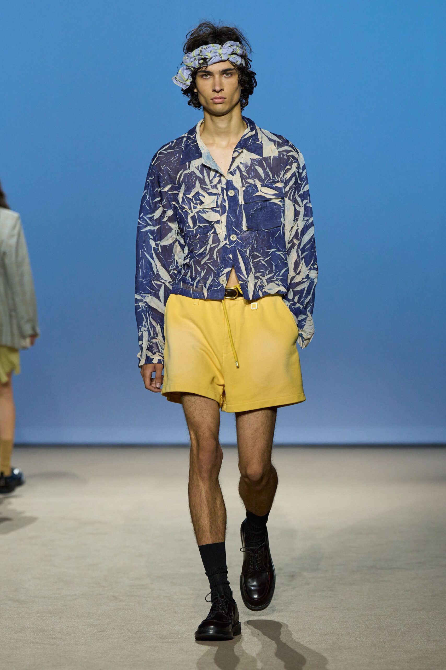 blue cotton long-sleeve collared relaxed printed shirt