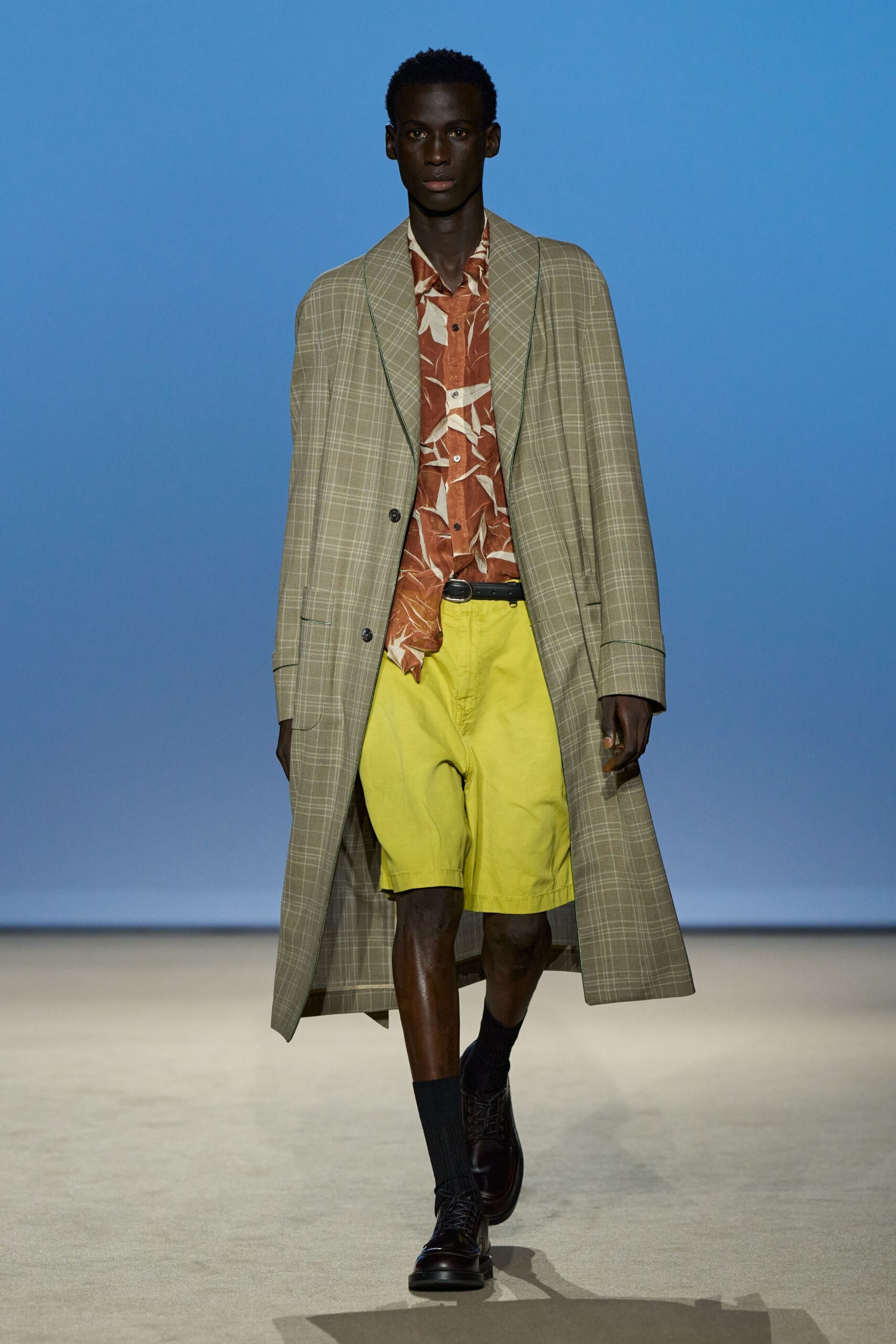 beige wool long-sleeve collared relaxed checked coat