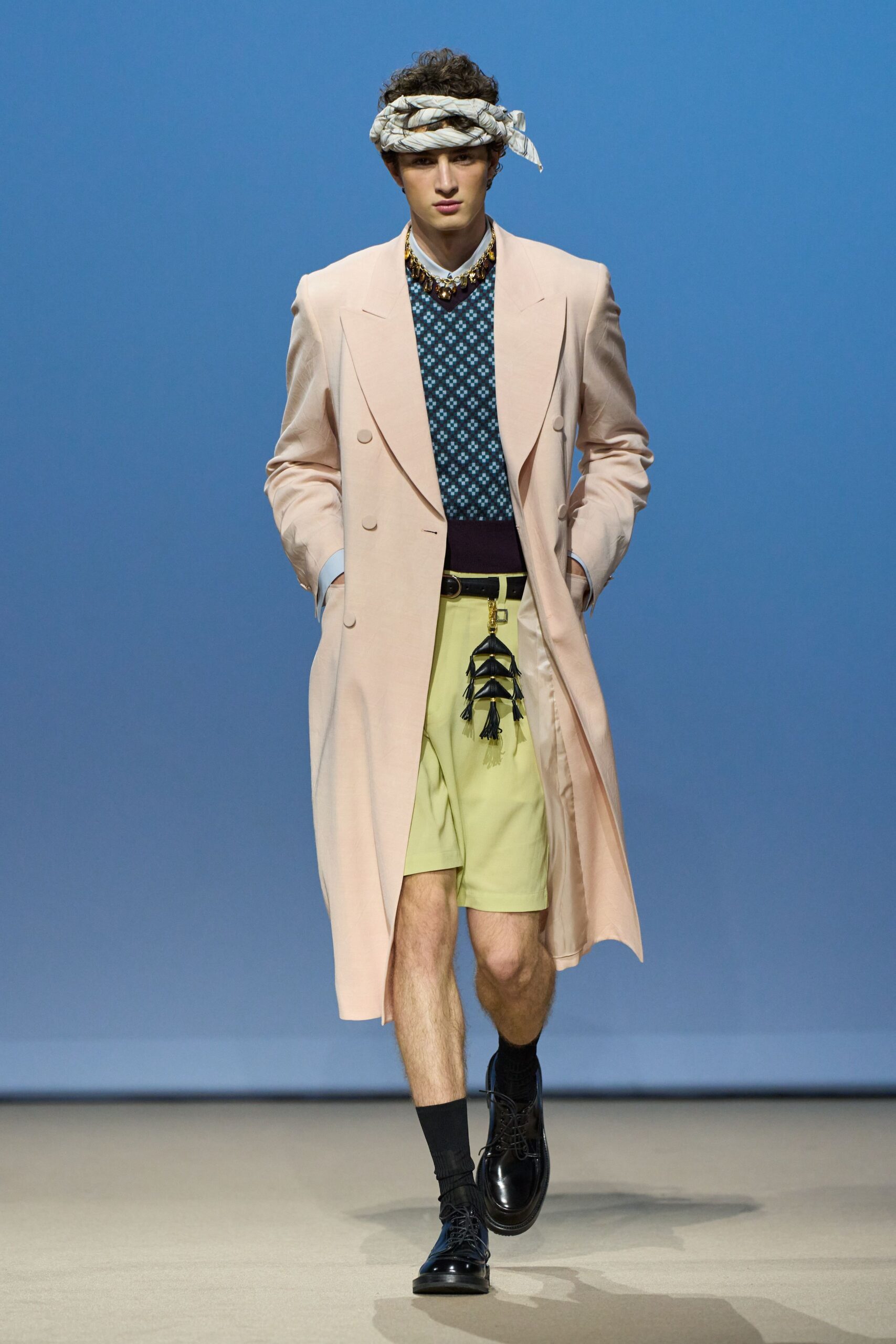 pink wool long-sleeve double-breasted tailored coat