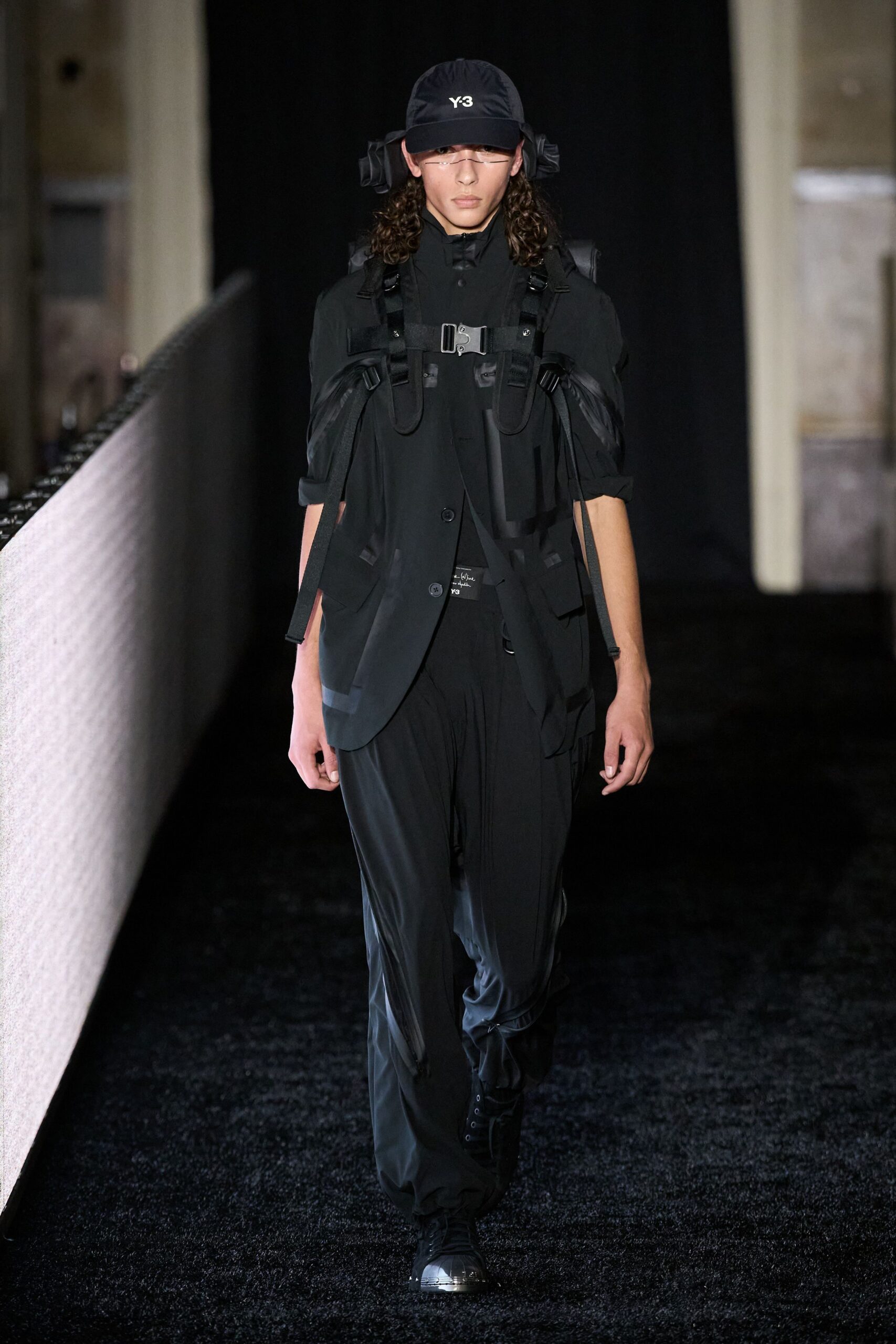 black cotton long-sleeve collared fitted zippered jacket