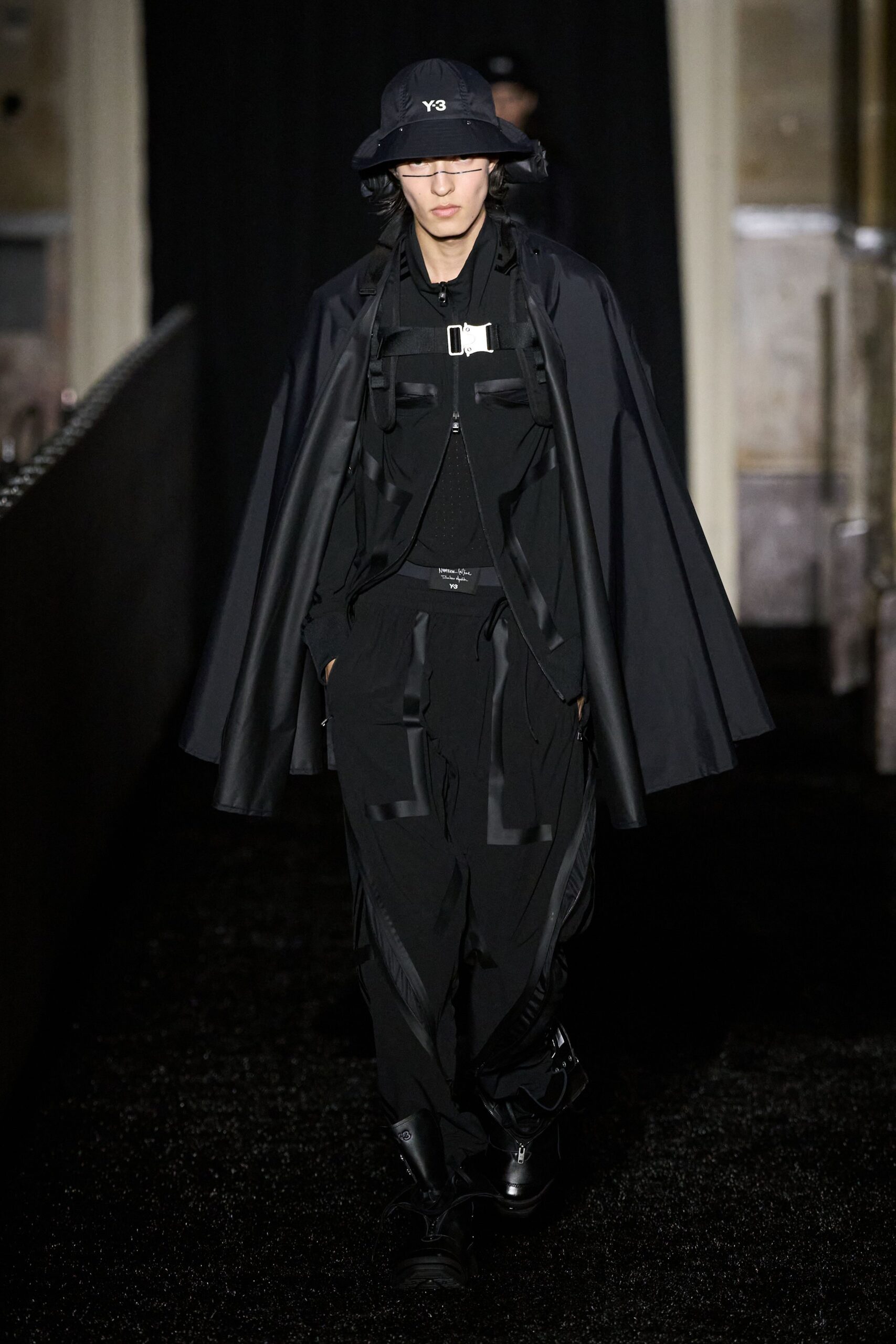 black cotton long-sleeve fitted zippered jacket