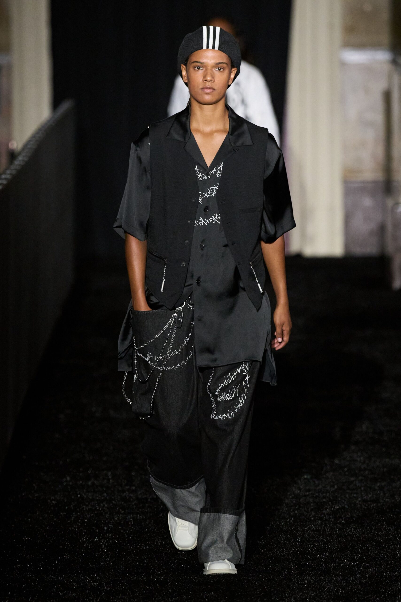 black cotton short-sleeve relaxed zippered vest