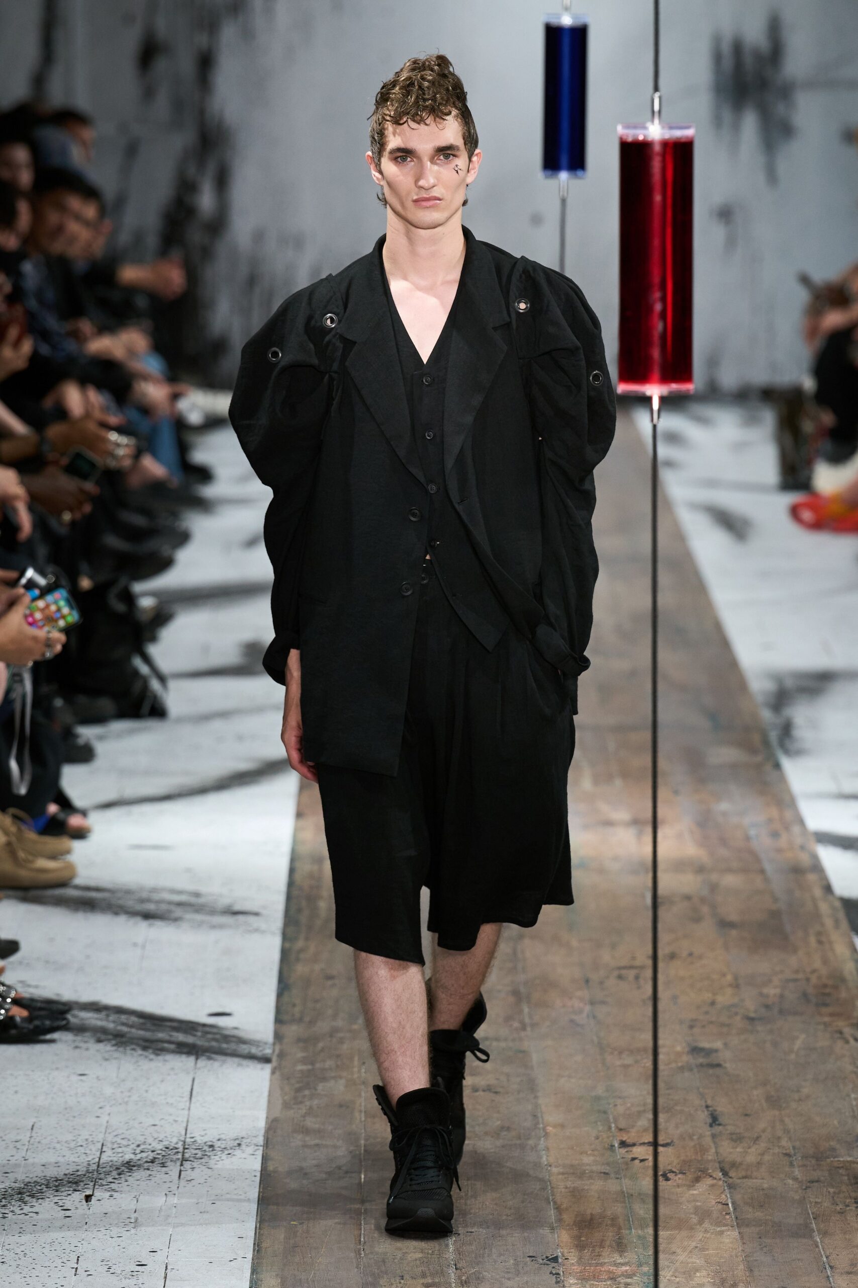 black cotton long-sleeve collared oversized buttoned jacket