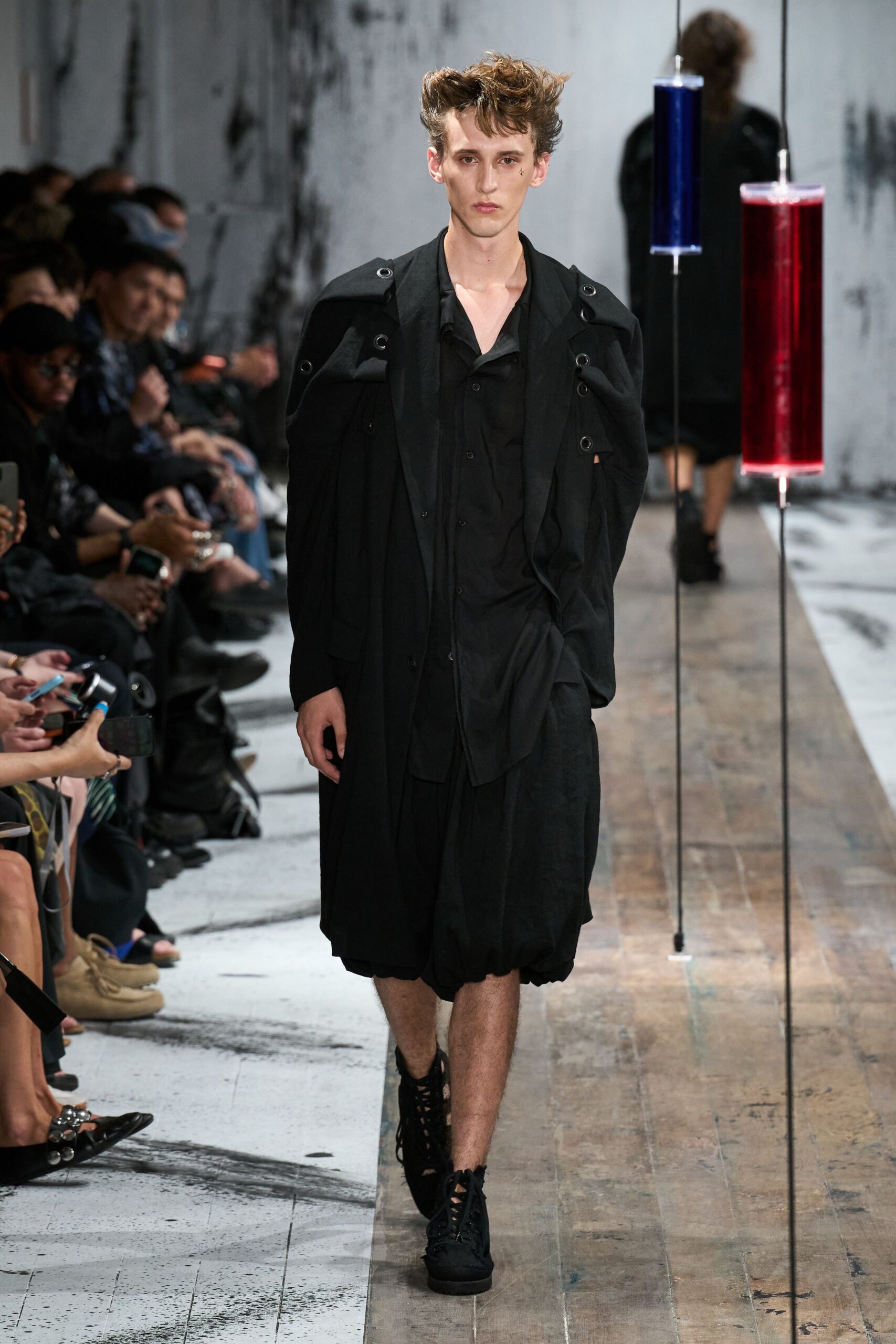 black cotton relaxed pleated short pants