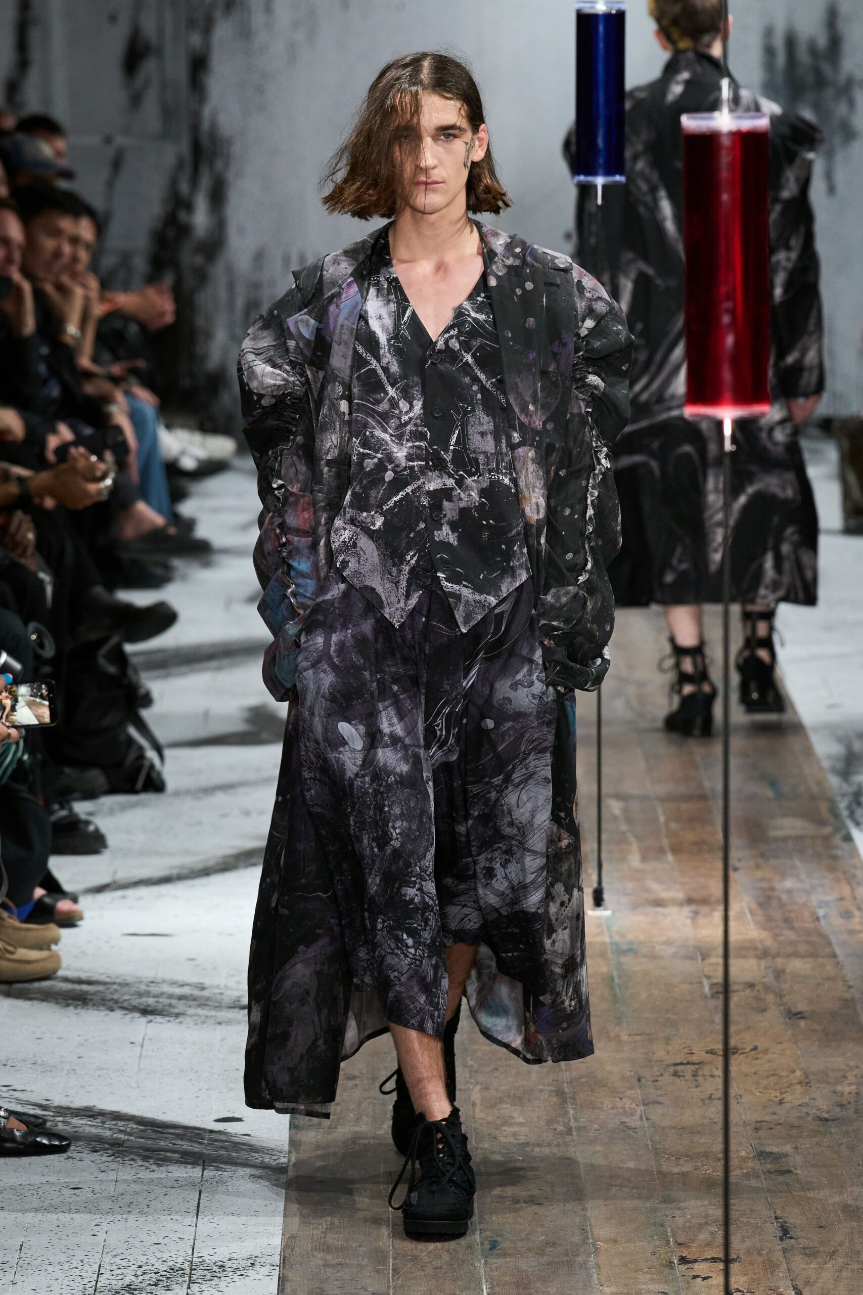 black silk long-sleeve collared relaxed layered printed coat