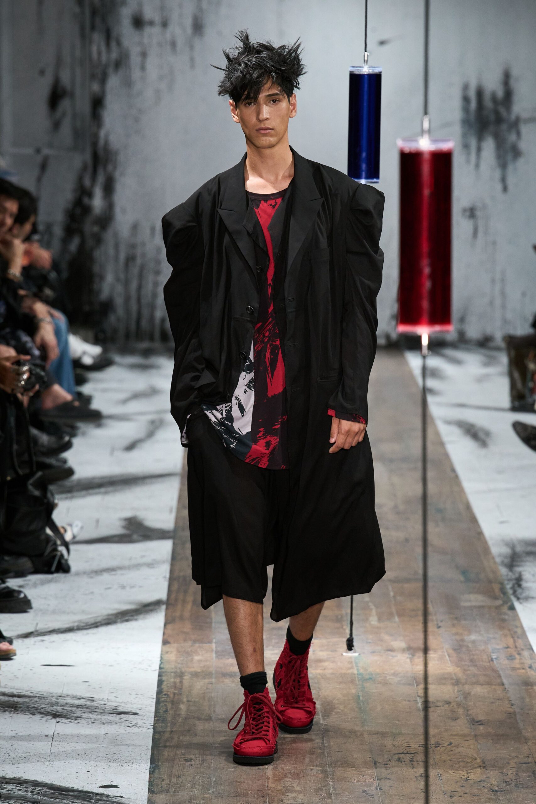 oversized black coat with red t-shirt