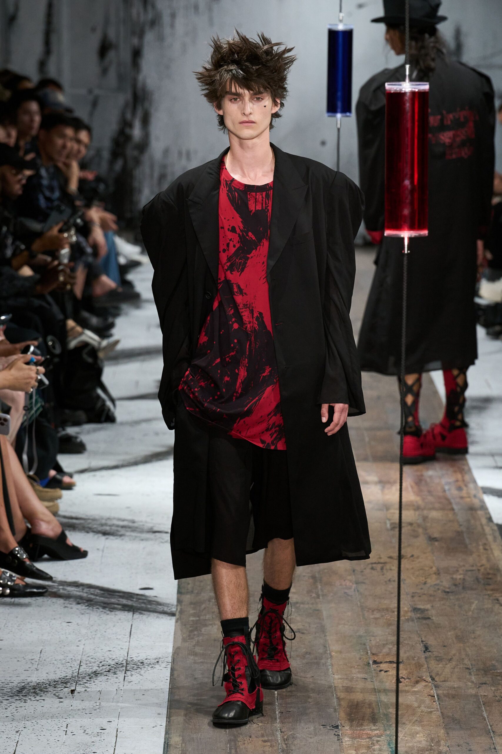 oversized black coat with red t-shirt