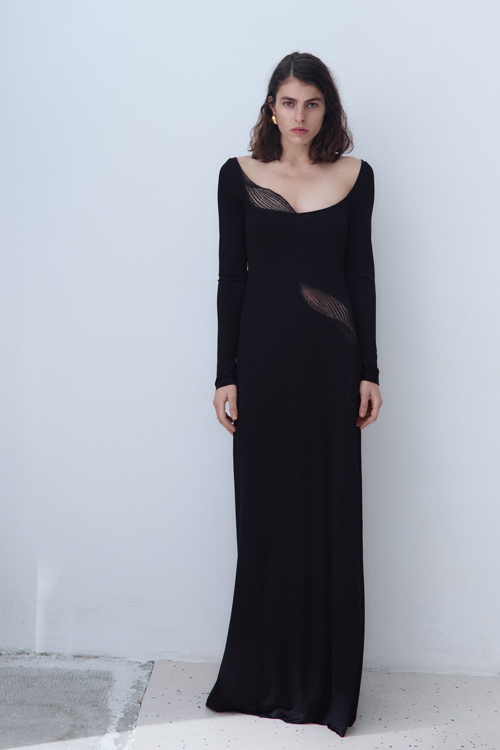 black fitted long-sleeve gown