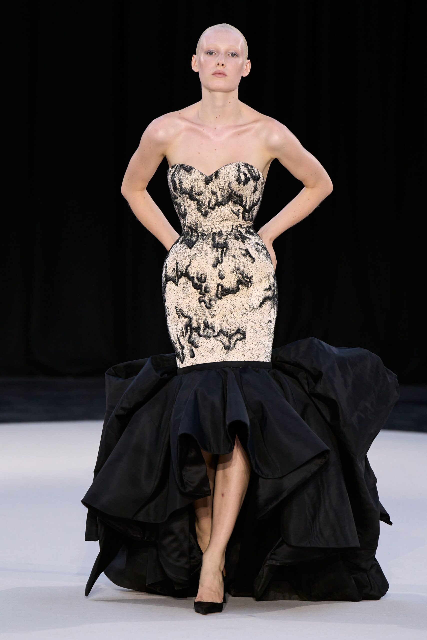 Ashi Studio Fall 2026 Couture Look 22