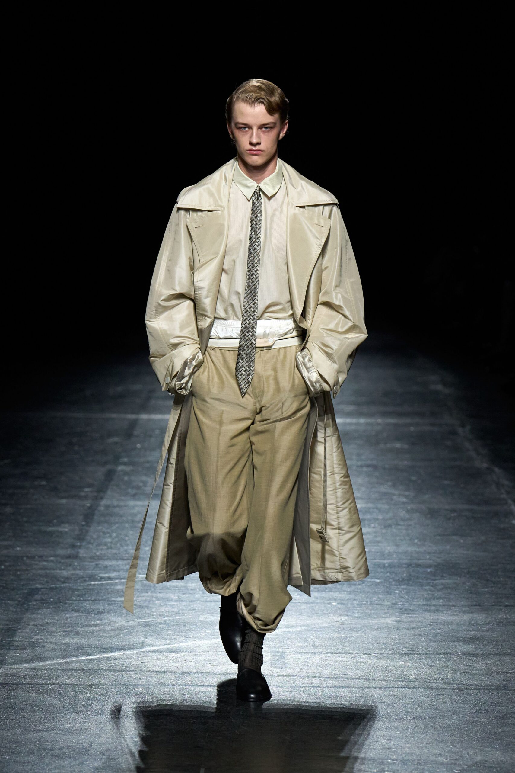 beige cotton relaxed pleated pants
