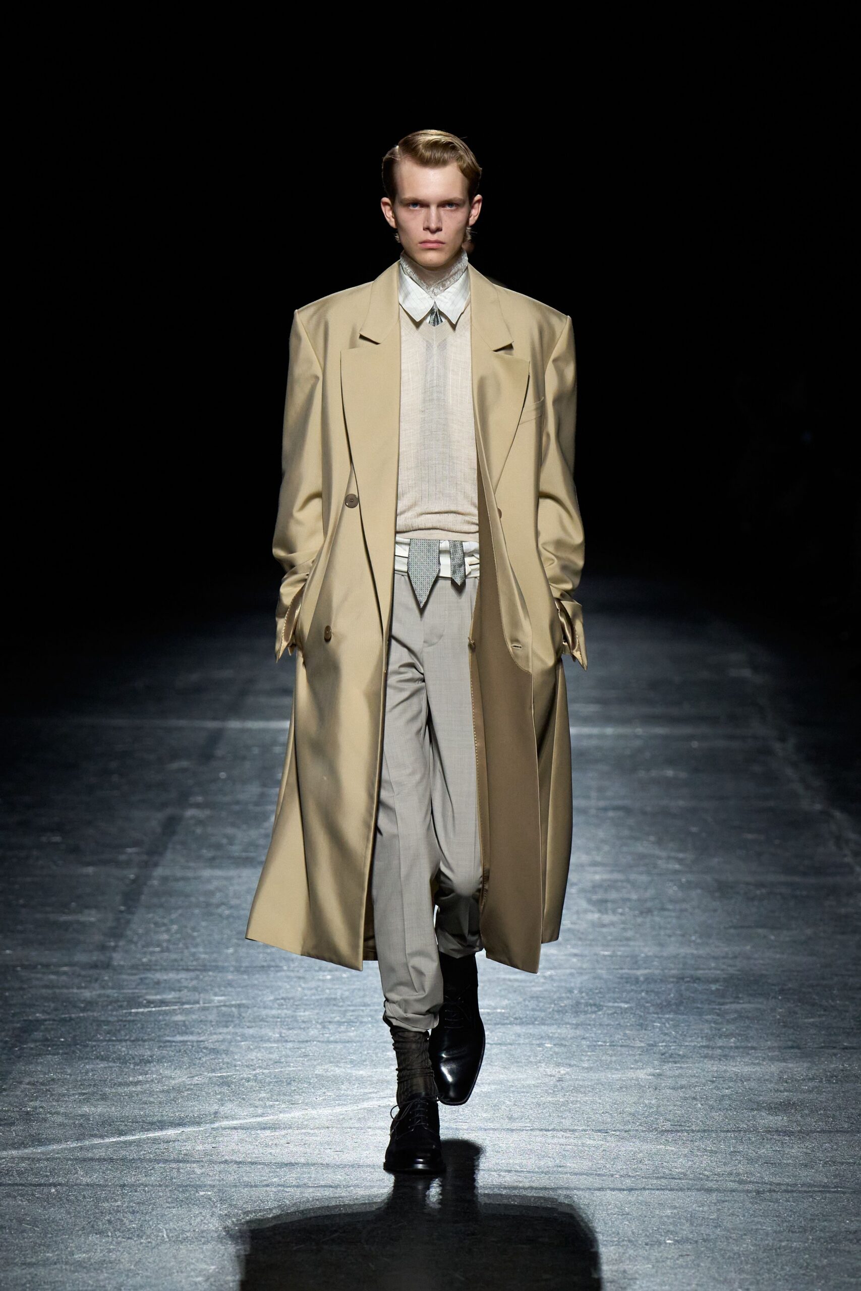beige wool long-sleeve collared relaxed buttoned coat