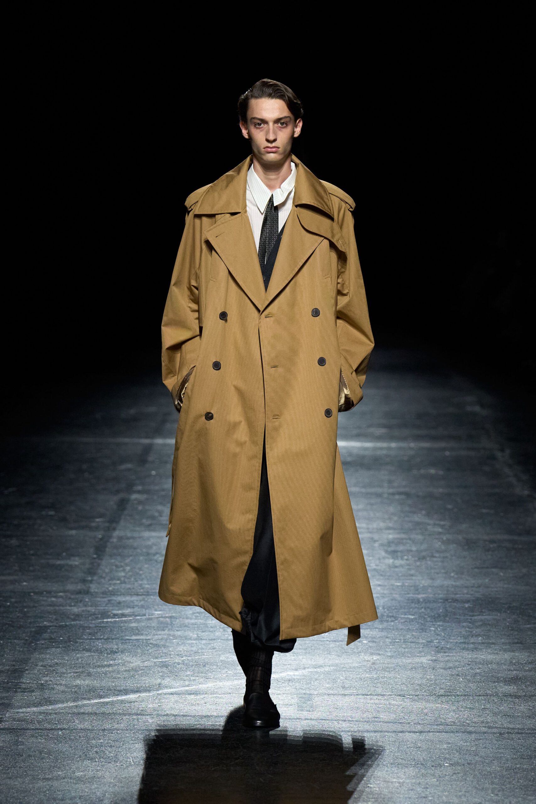 brown cotton long-sleeve collared relaxed buttoned trench