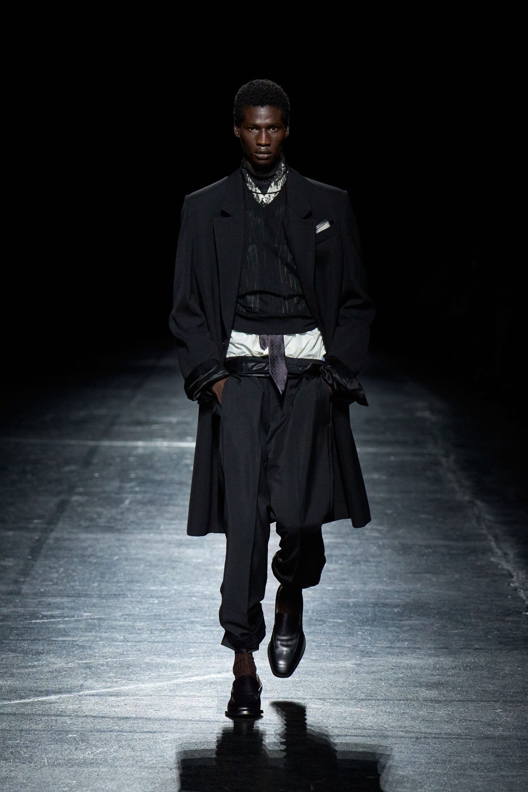 black wool long-sleeve collared relaxed buttoned coat
