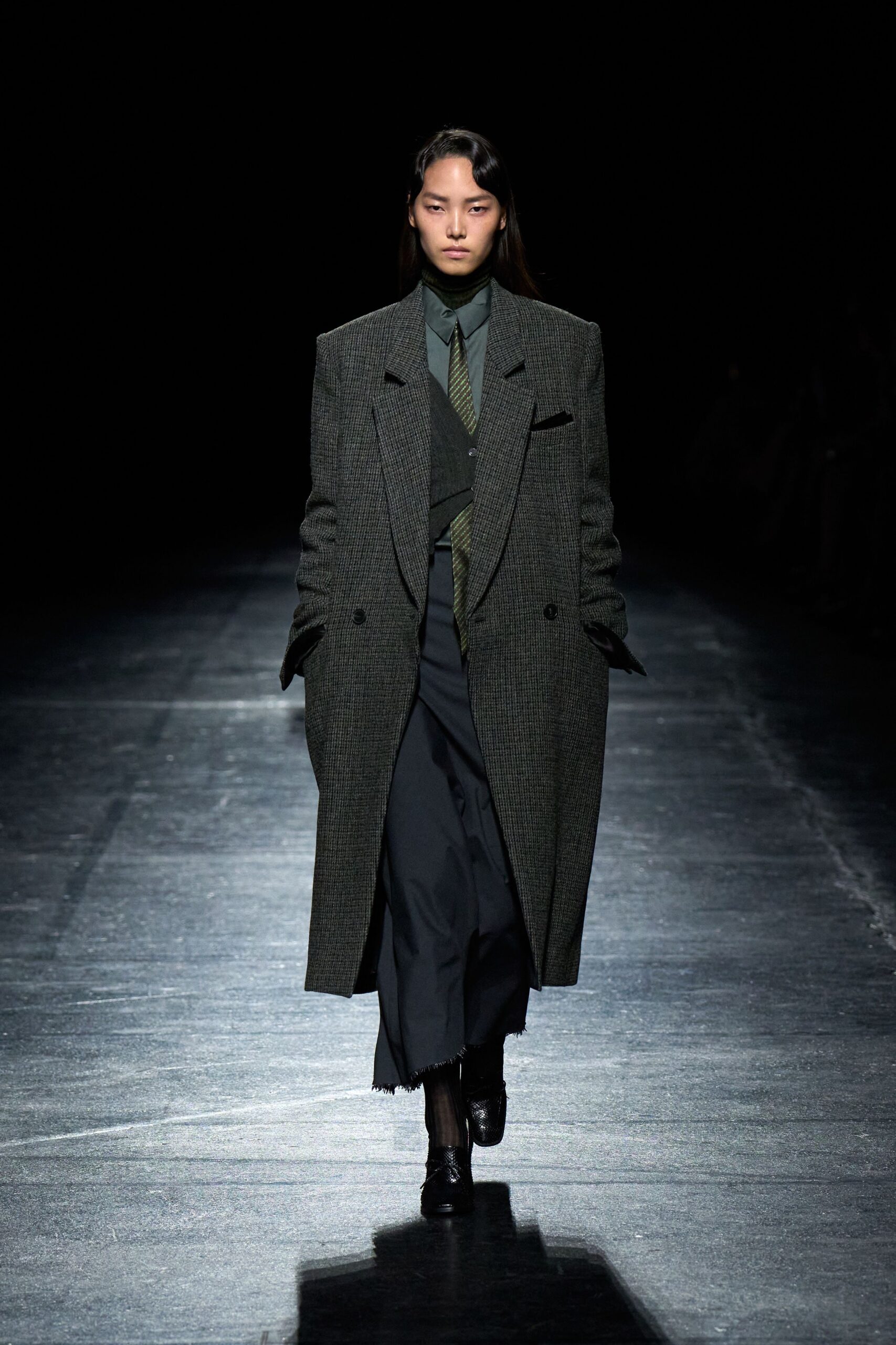 gray wool long-sleeve collared oversized checked coat