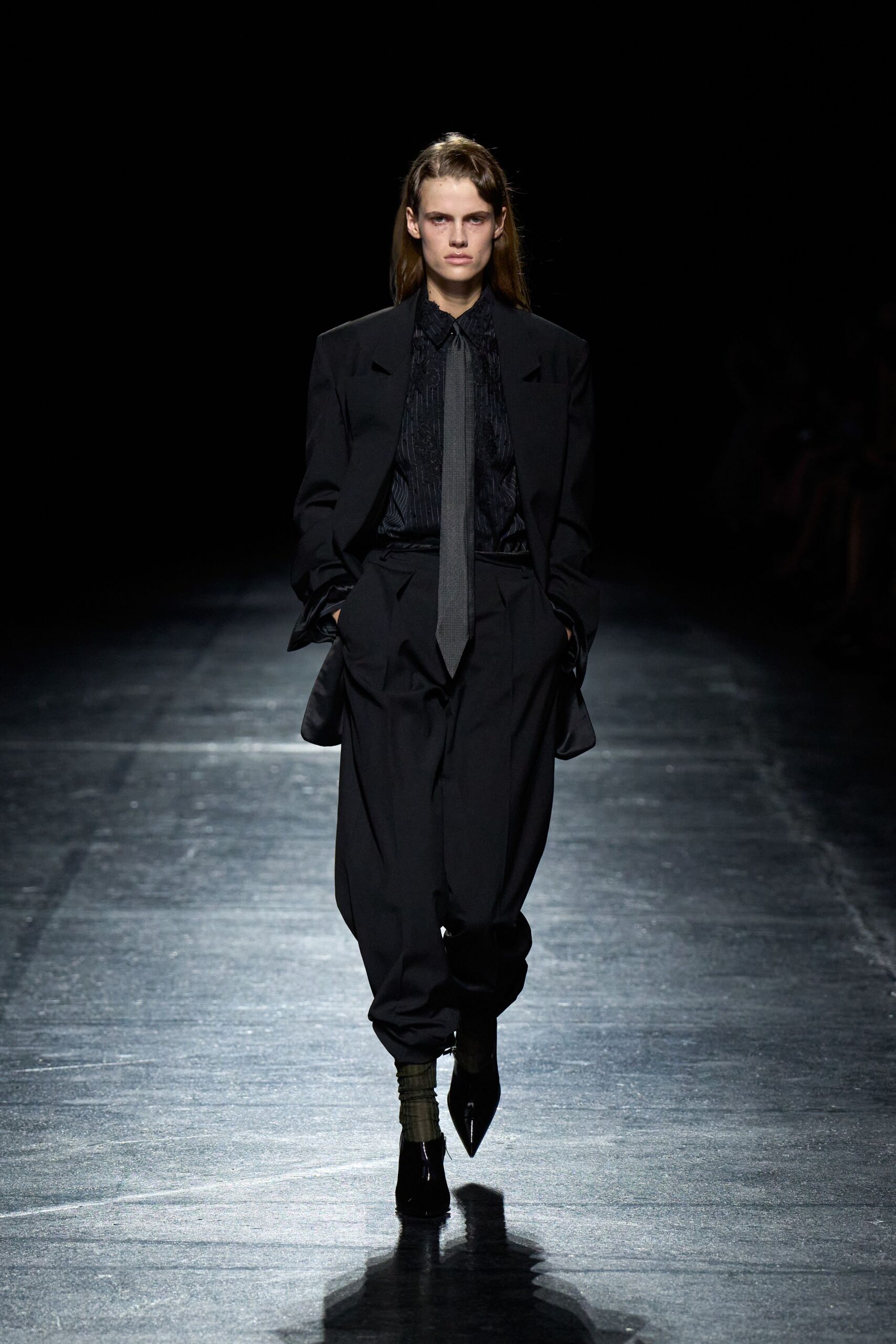black cotton long-sleeve collared relaxed buttoned suit